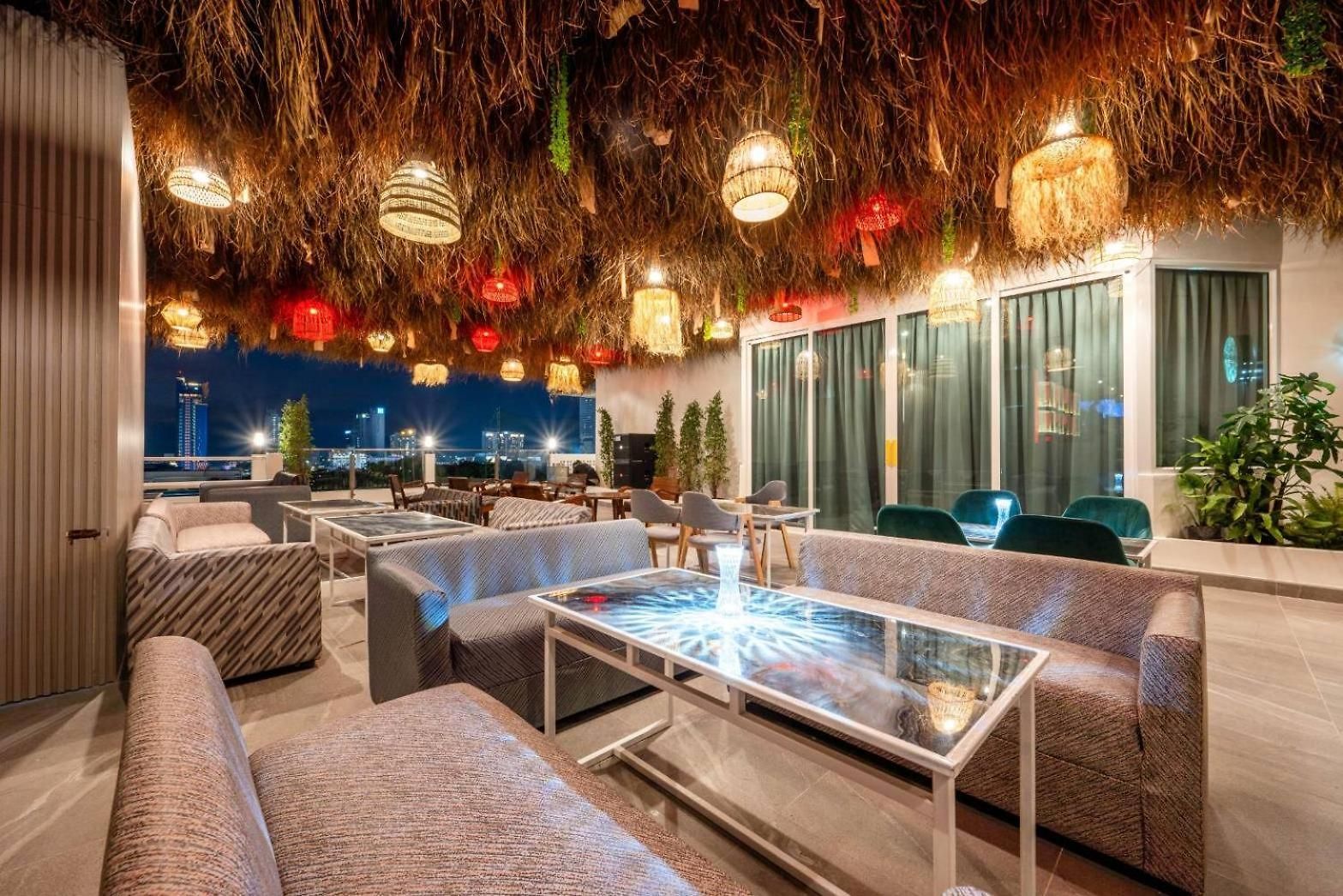 Dancenter Luxury Underwater World โรงแรม Pattaya