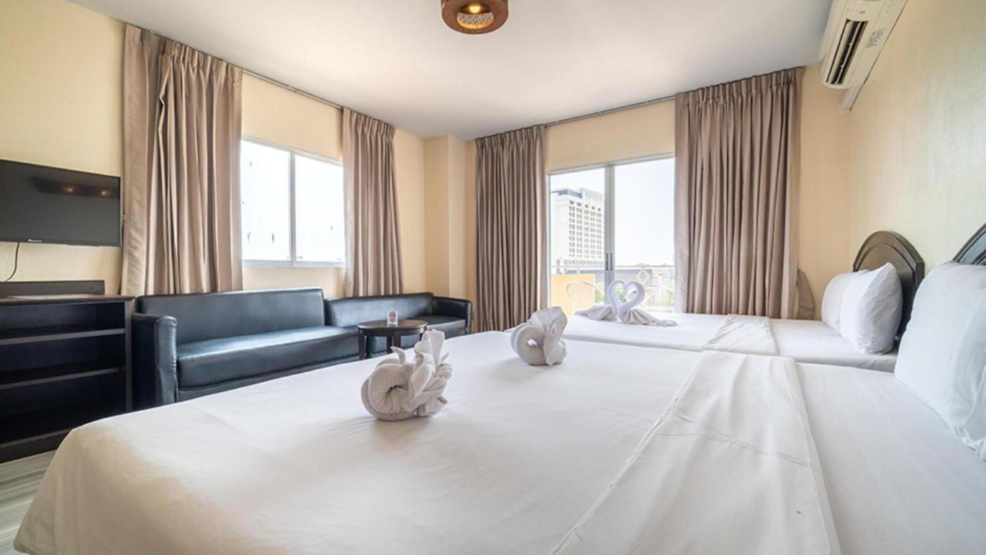 Sunday Ja โรงแรม 5*