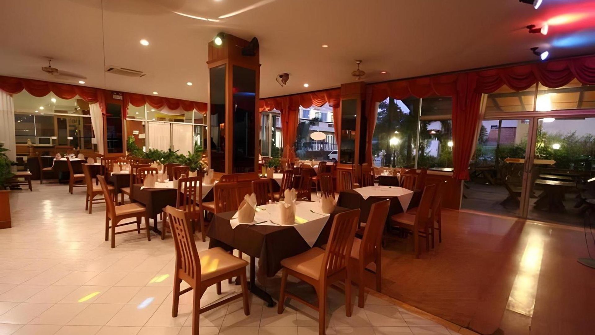Sunday Ja โรงแรม Pattaya