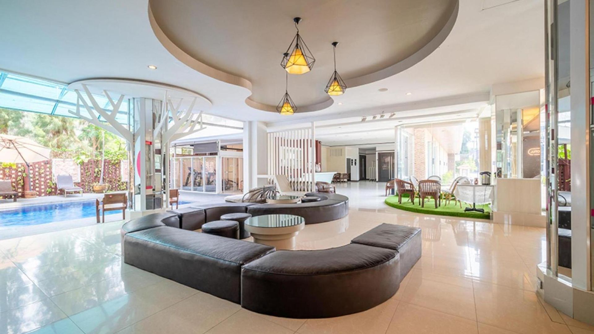 โรงแรม Sunday Ja