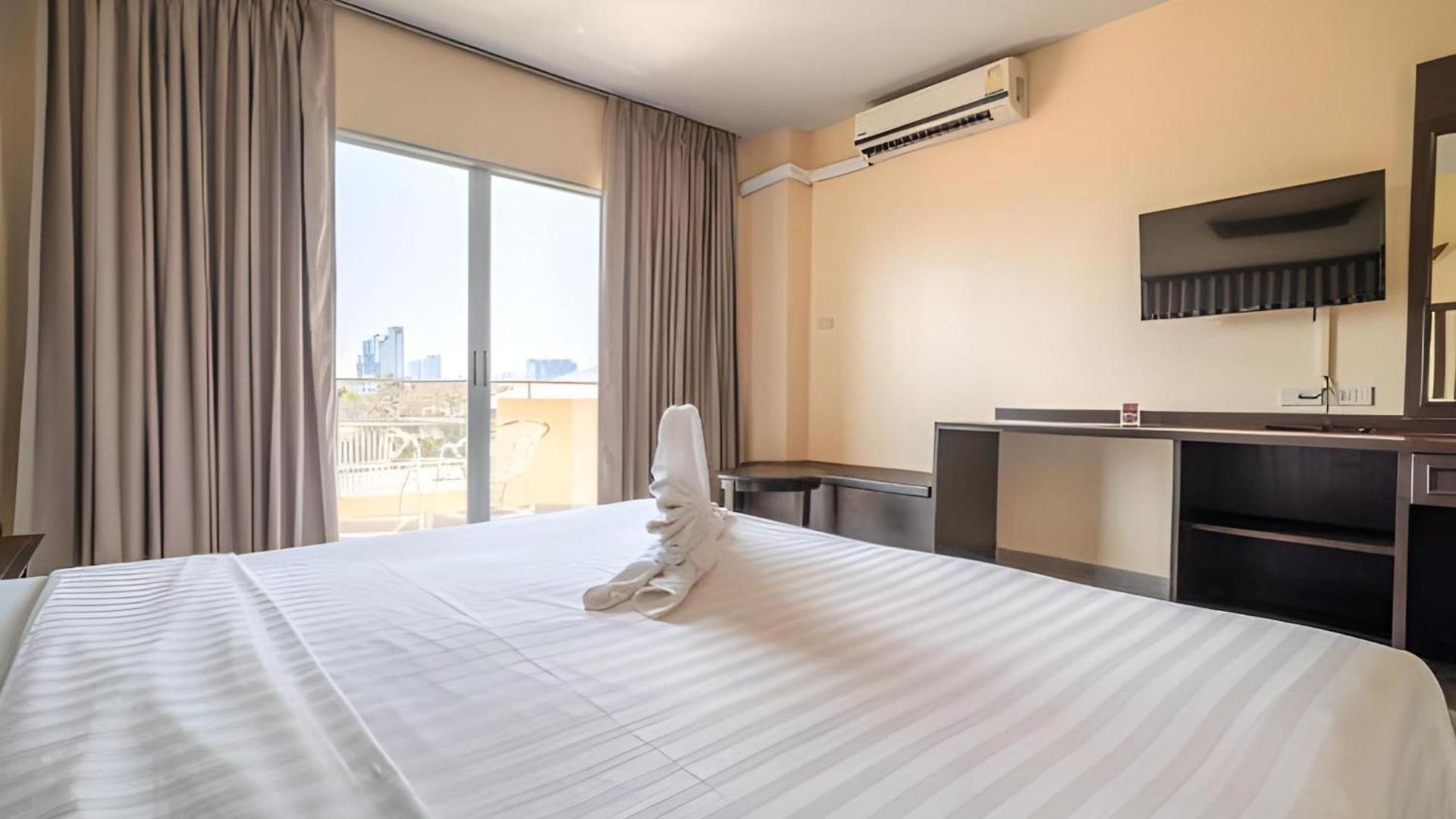 โรงแรม Sunday Ja