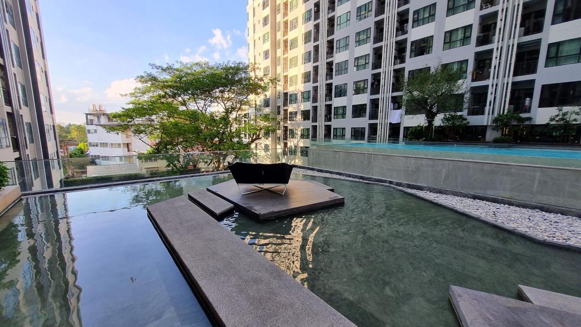อพาร์ทเม้น The Base