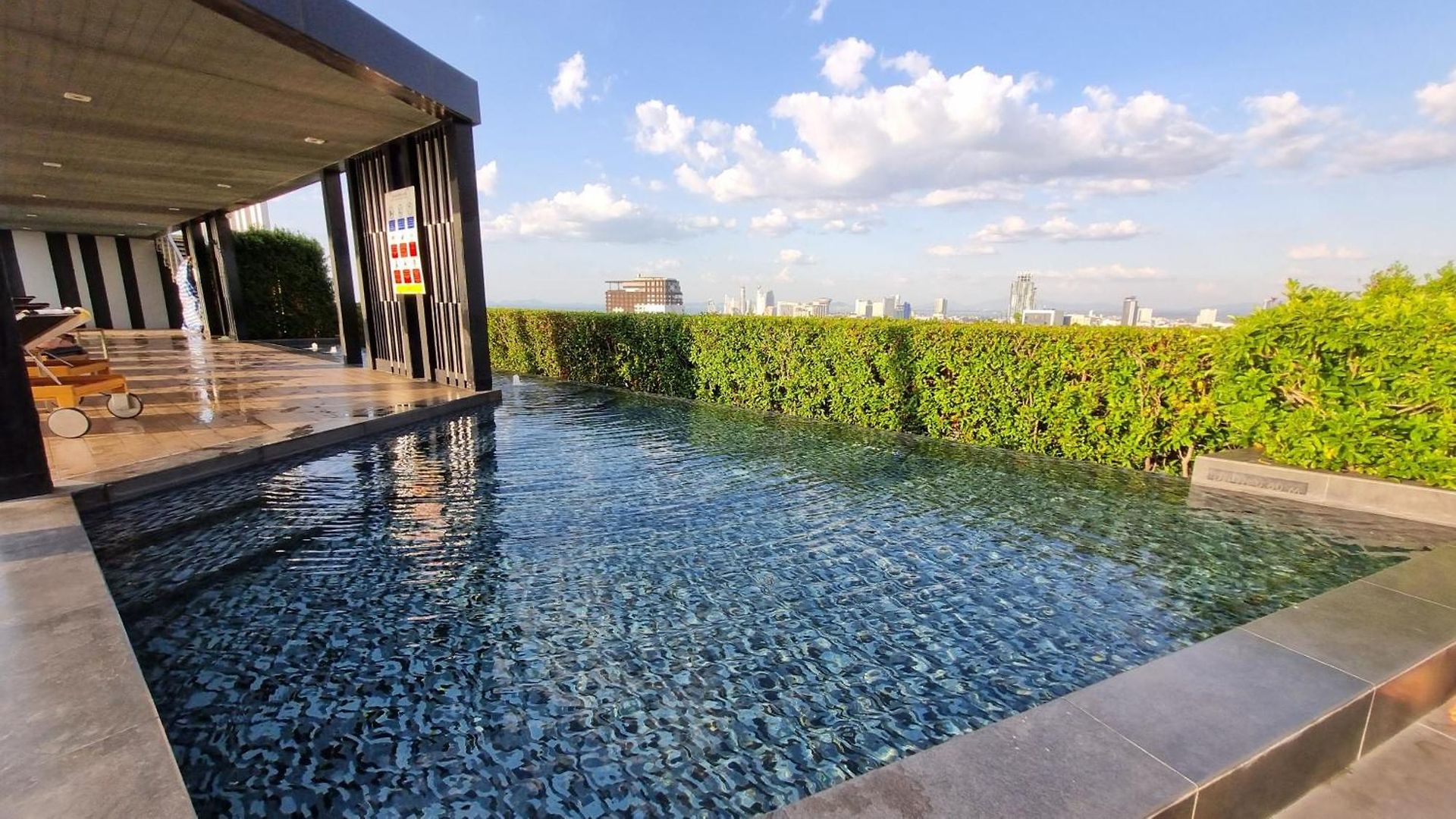 The Base อพาร์ทเม้น Pattaya