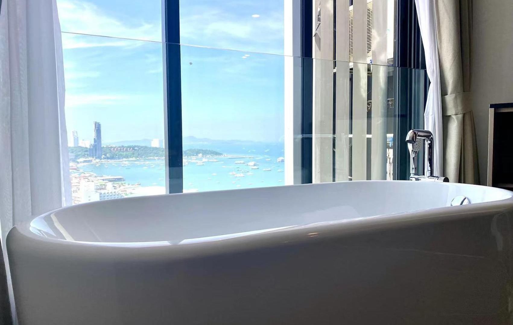 Edge Sky อพาร์ตโฮเทล Pattaya
