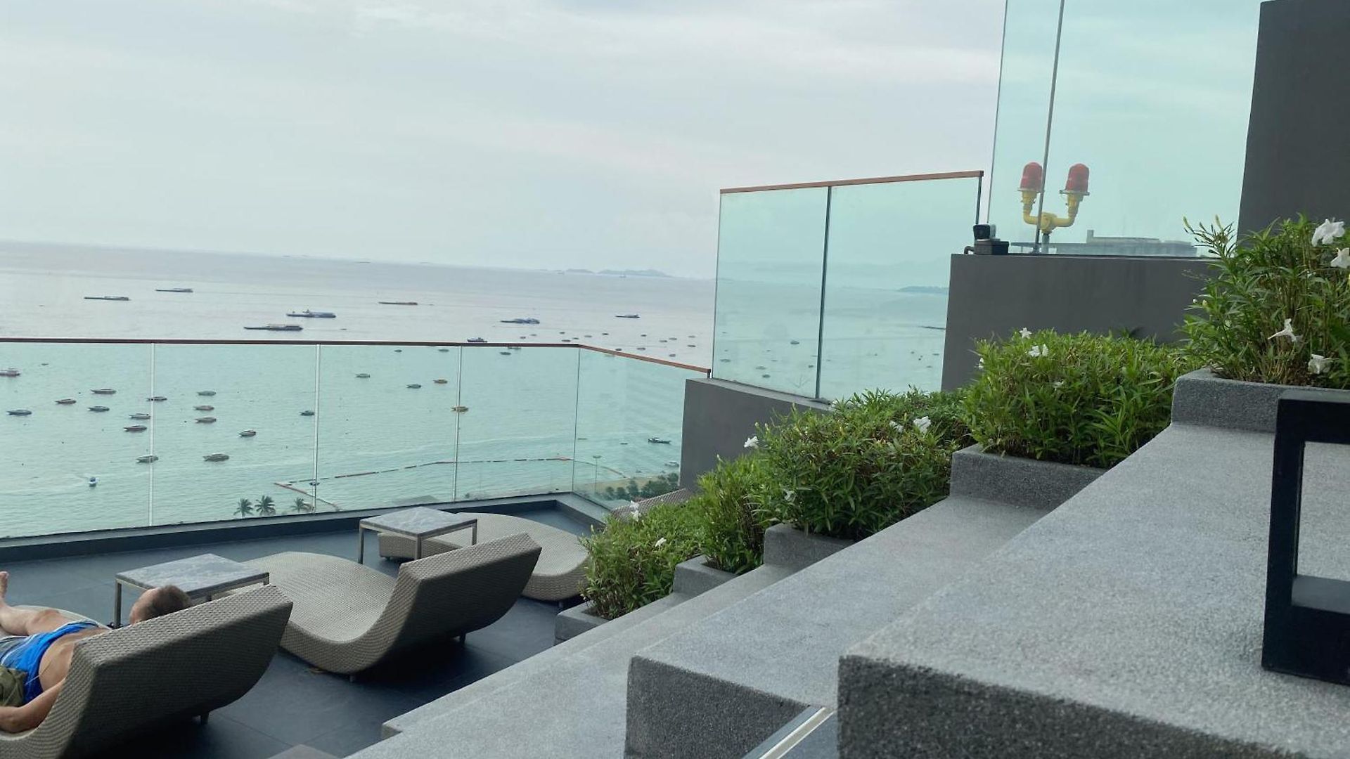 อพาร์ตโฮเทล Edge Sky Pattaya