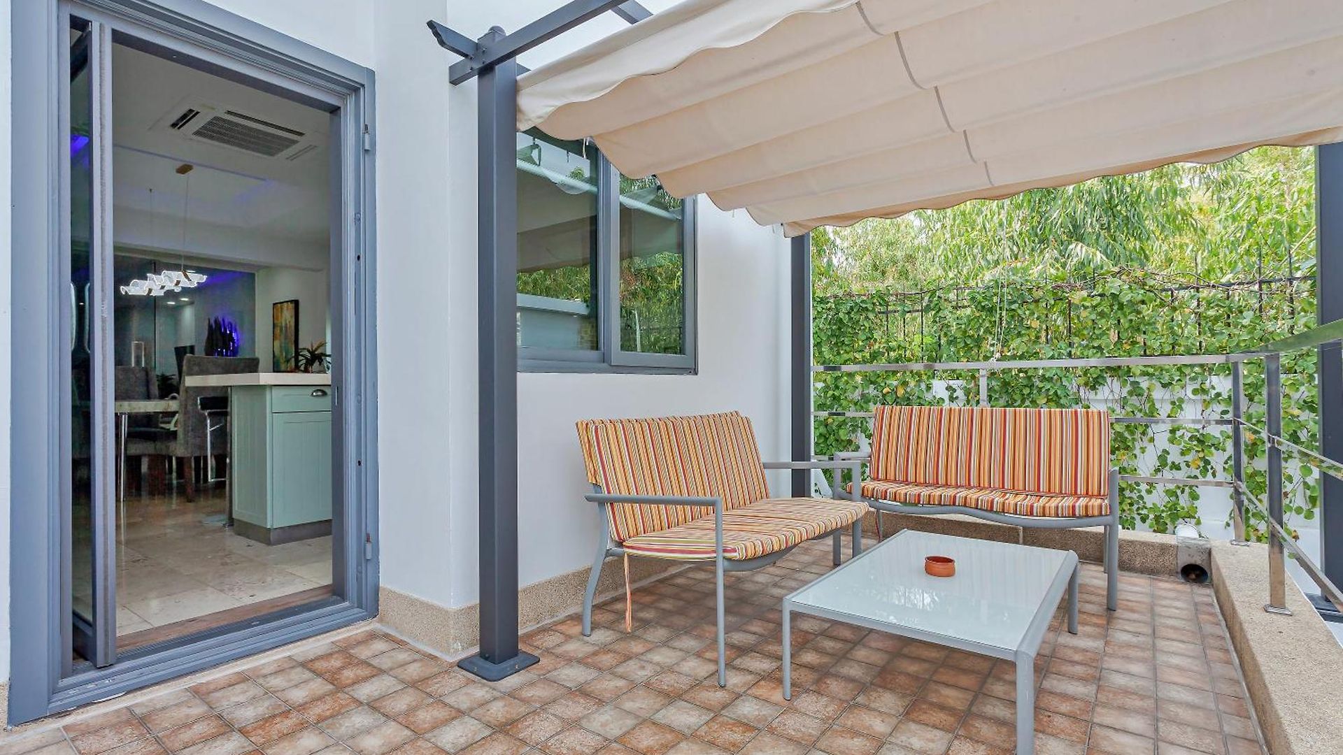 Angels-villa-pattaya-near-walking-street-4bed-8-people