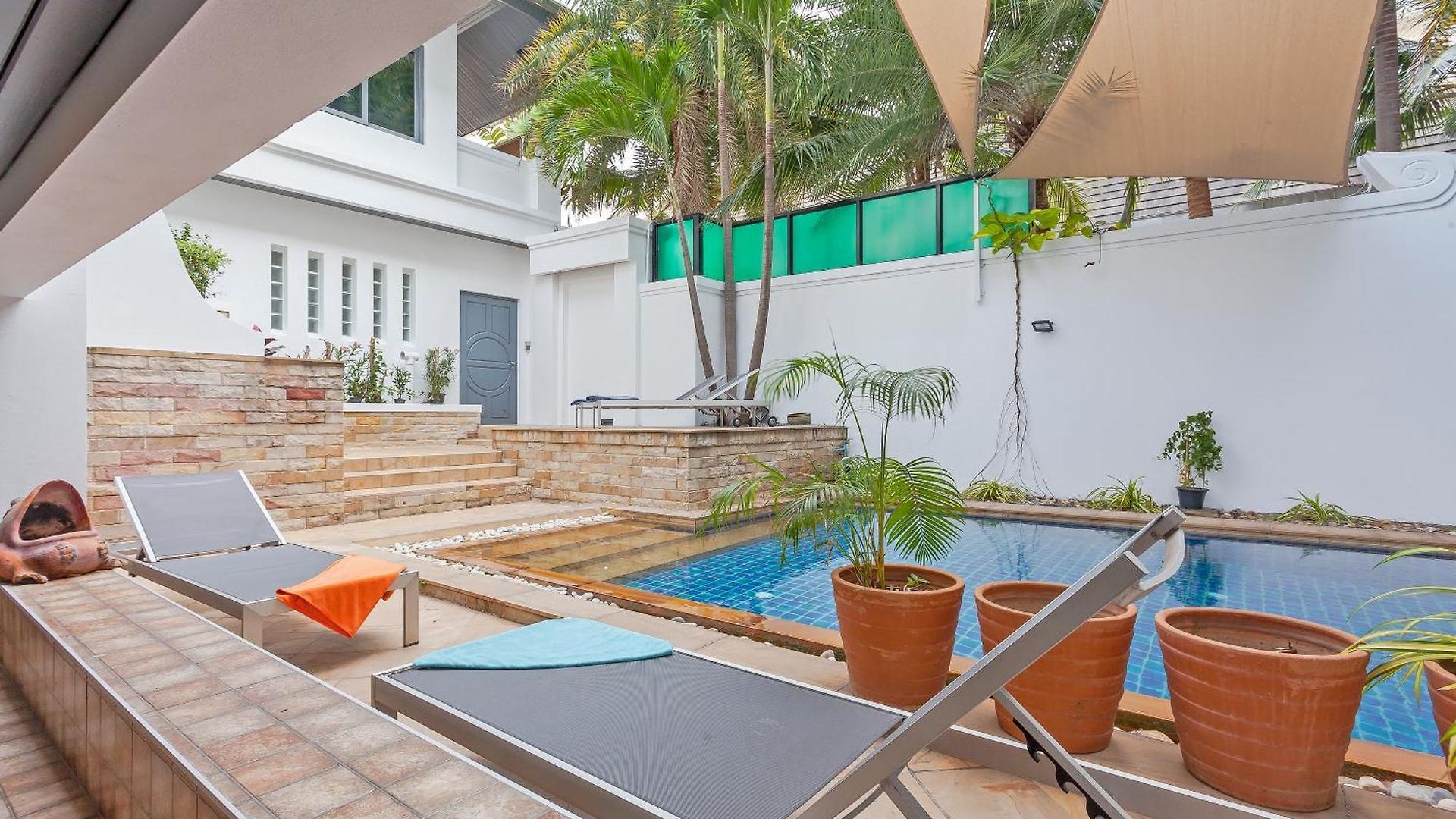 Angels-villa-pattaya-near-walking-street-4bed-8-people วิลล่า *