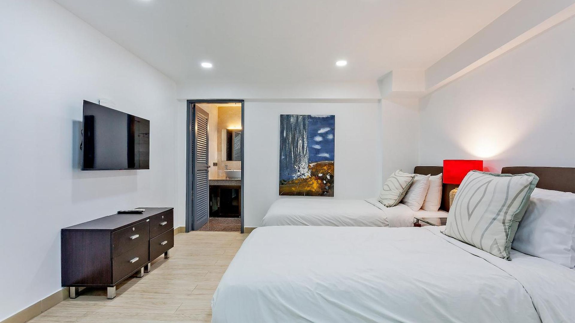 วิลล่า Angels-villa-pattaya-near-walking-street-4bed-8-people *