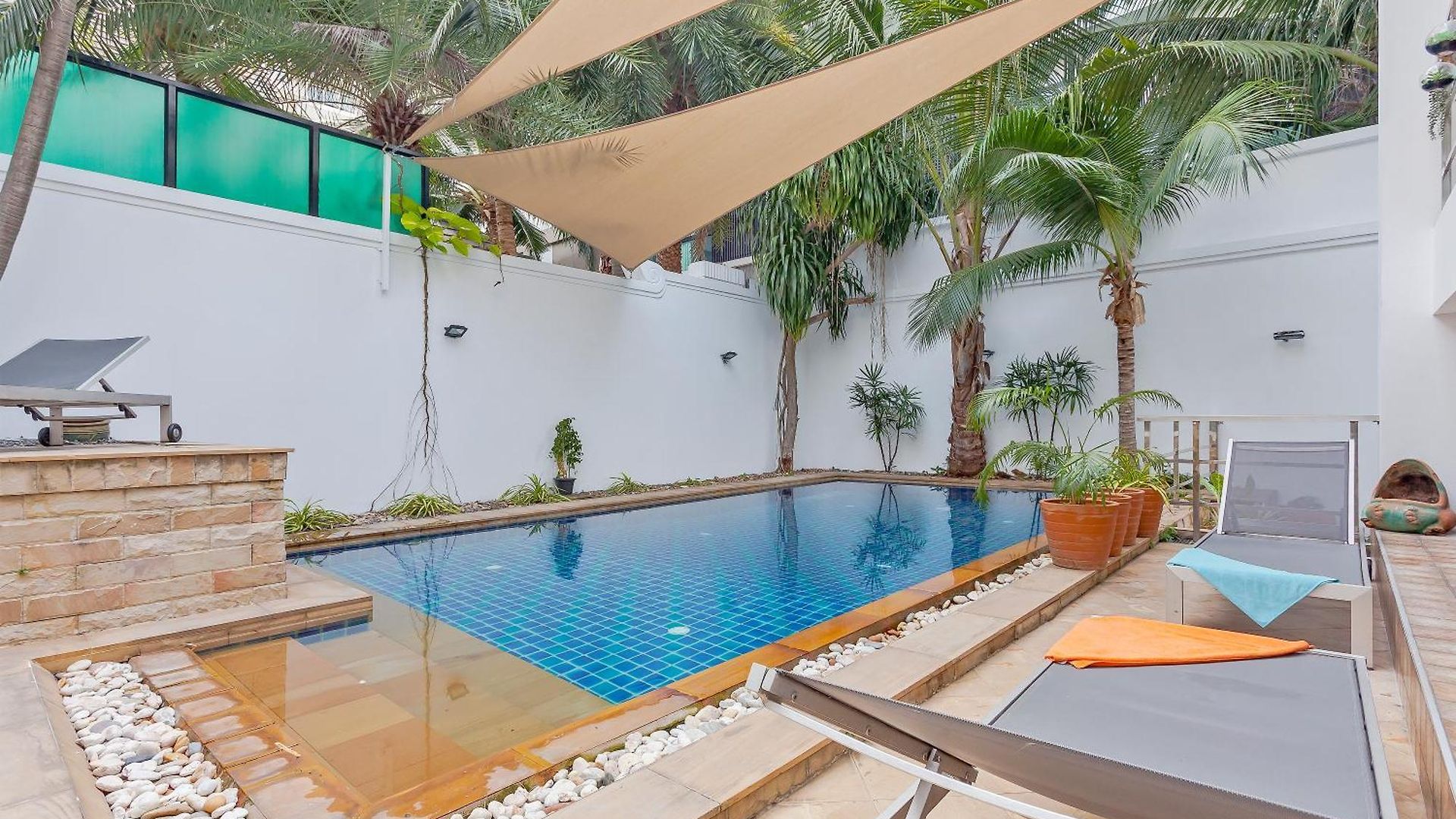 Angels-villa-pattaya-near-walking-street-4bed-8-people * Pattaya