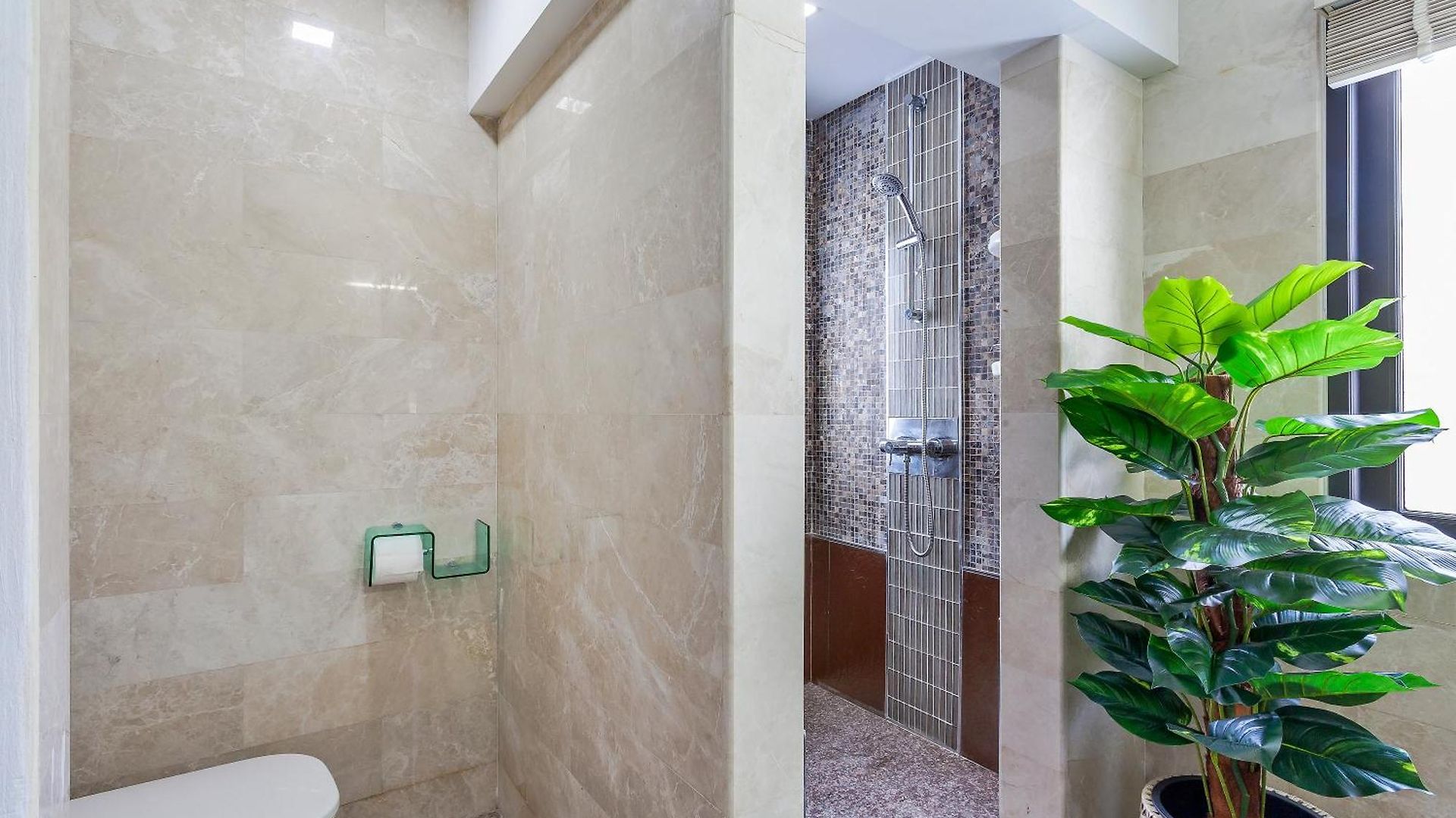 Angels-villa-pattaya-near-walking-street-4bed-8-people
