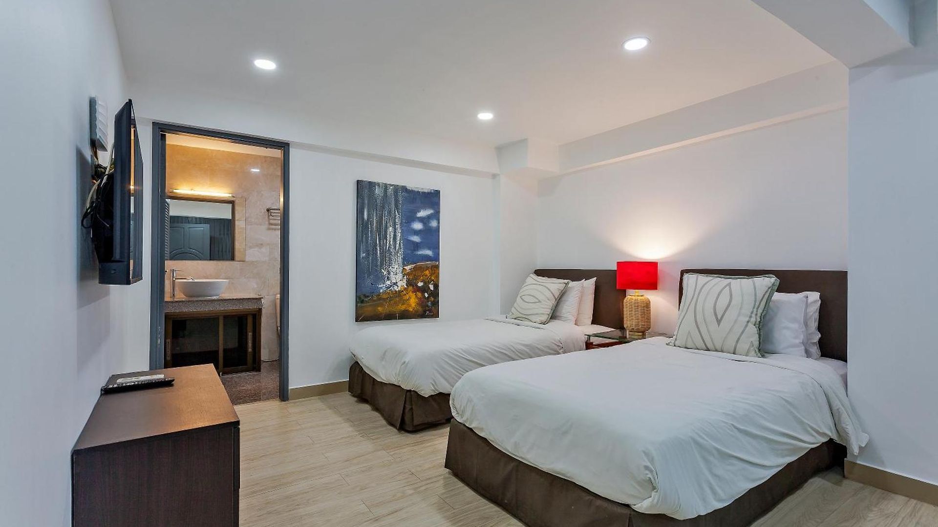 Angels-villa-pattaya-near-walking-street-4bed-8-people * Pattaya