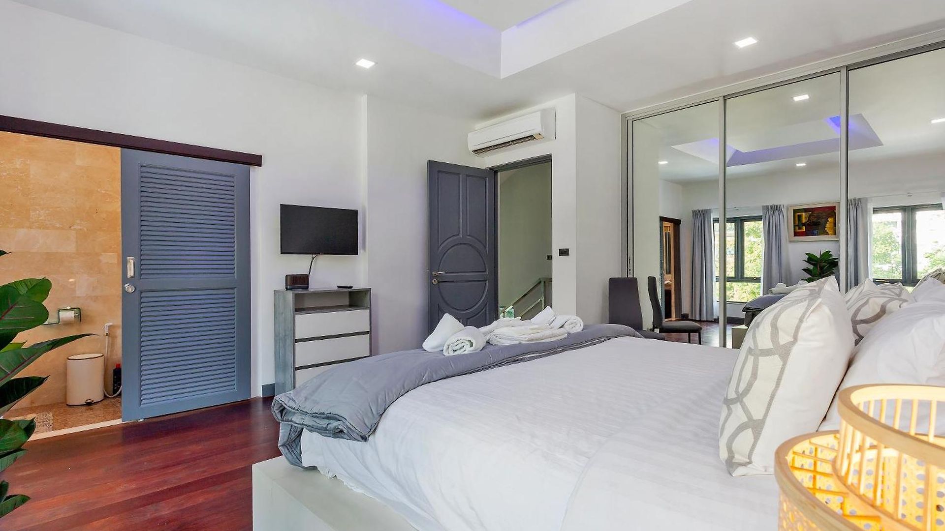 วิลล่า Angels-villa-pattaya-near-walking-street-4bed-8-people *