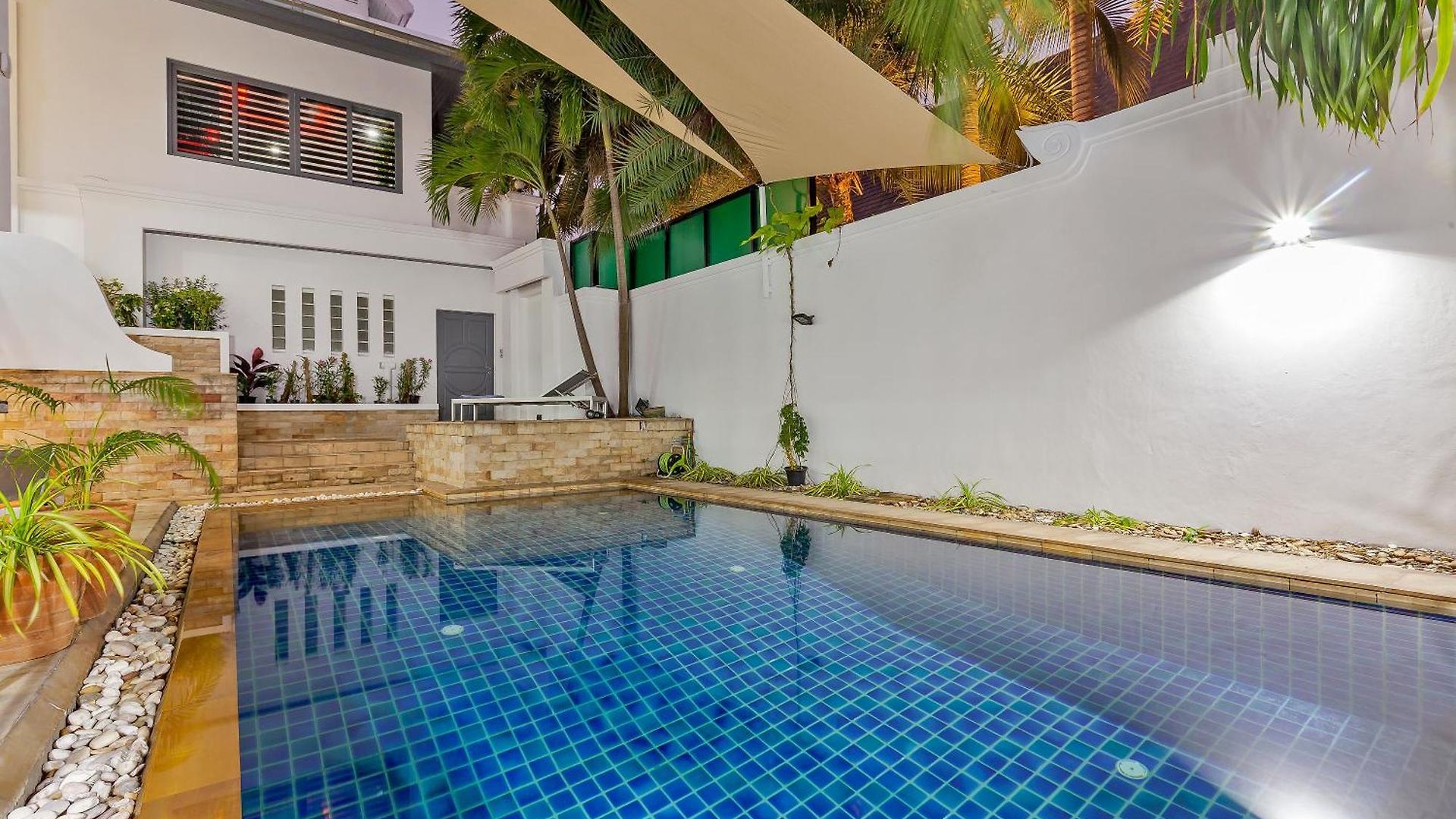 Angels-villa-pattaya-near-walking-street-4bed-8-people *