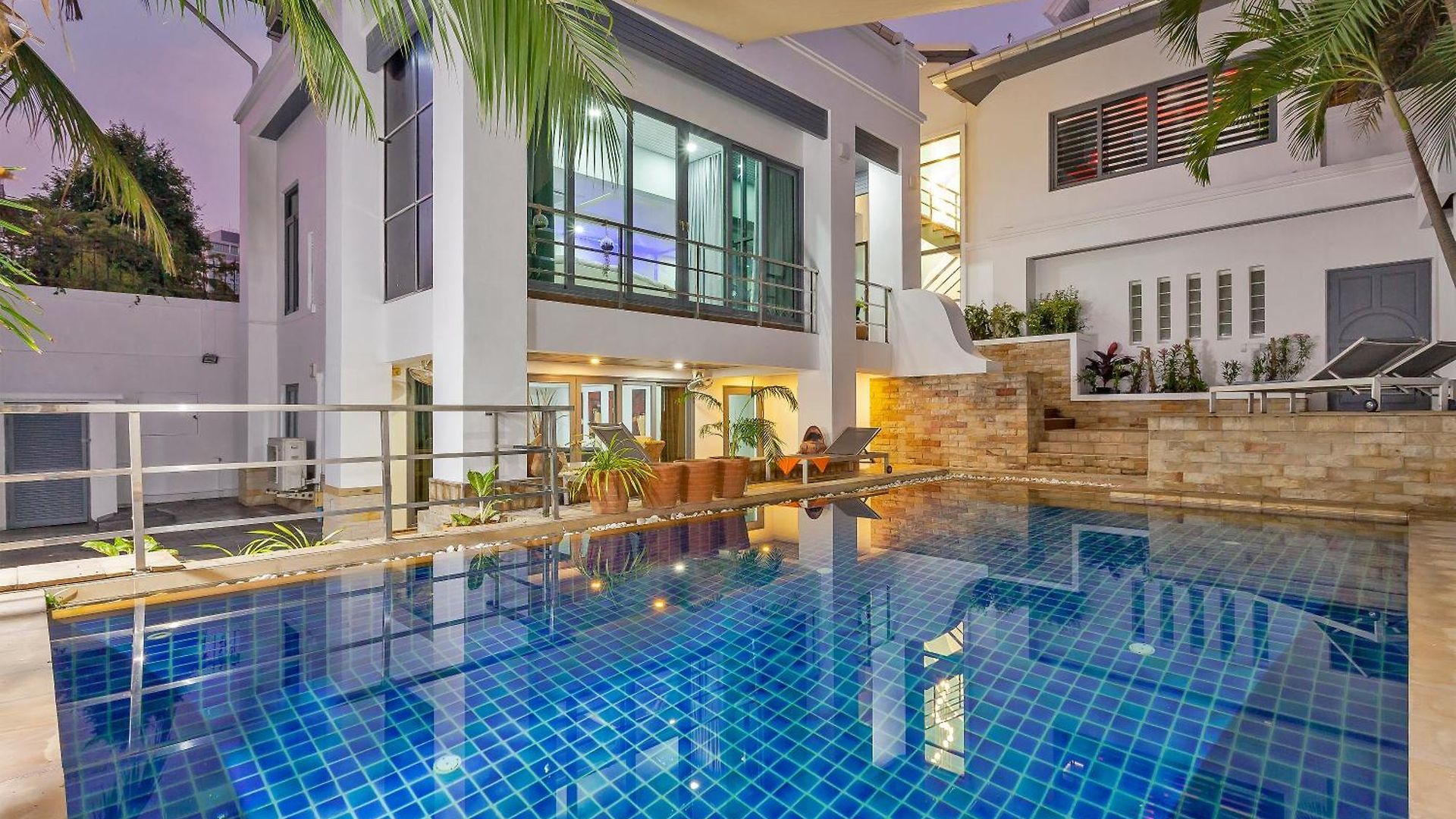 Angels-villa-pattaya-near-walking-street-4bed-8-people Pattaya