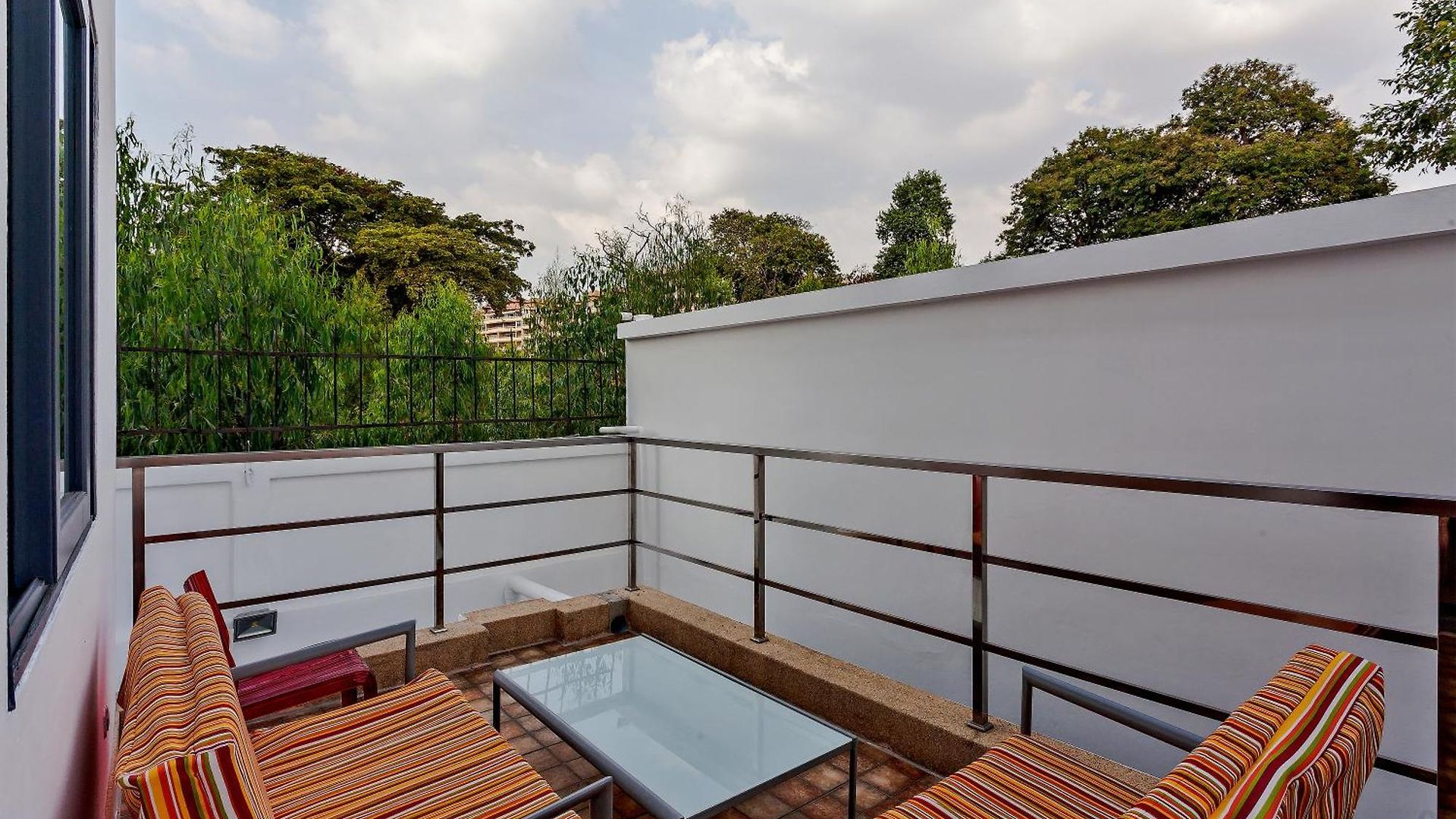 Angels-villa-pattaya-near-walking-street-4bed-8-people *
