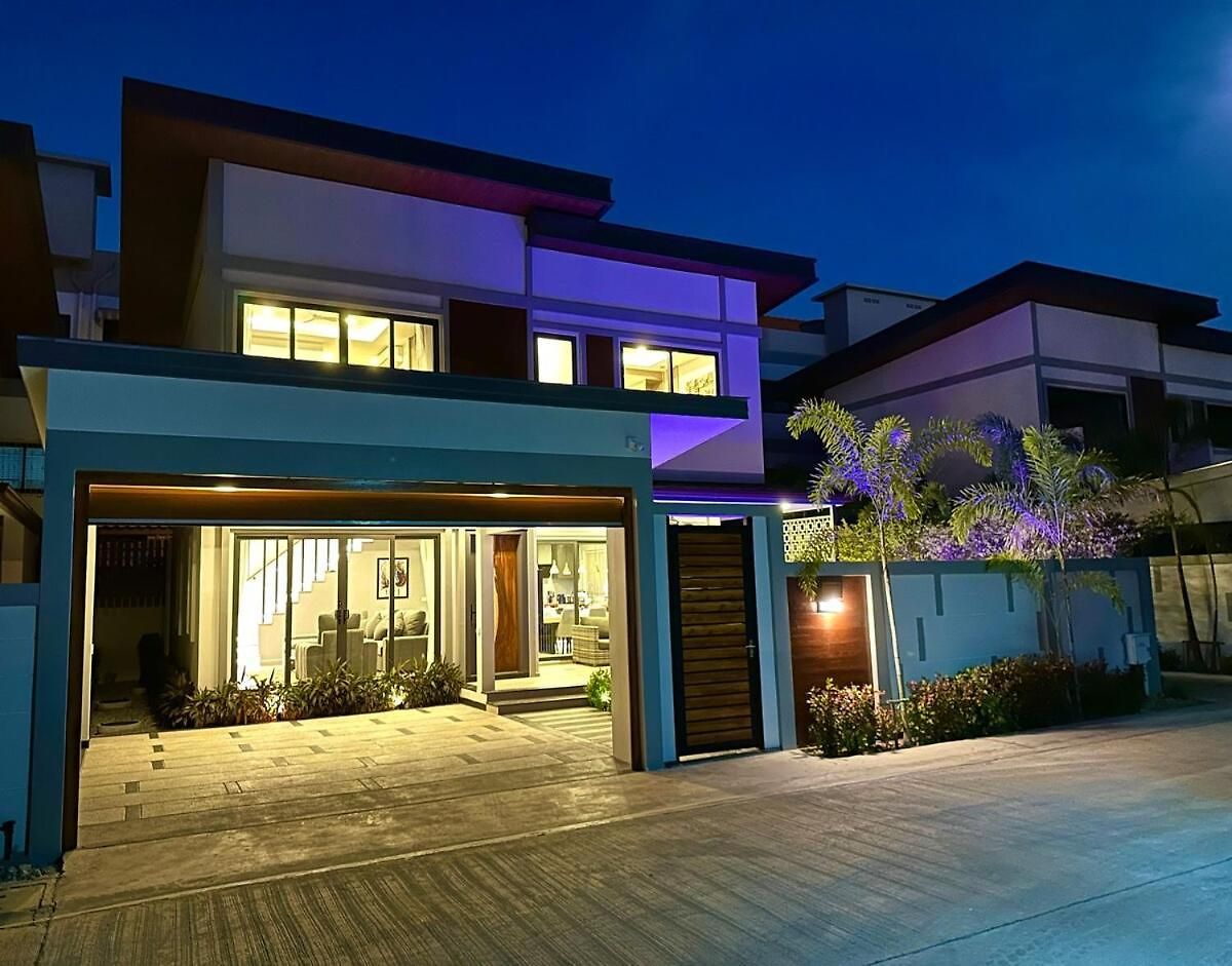 Super Luxury 3 Bedroom Private Pool With Jacuzzi, Near 711, 10 Minutes To Walking Street And - Mt8 วิลล่า Pattaya