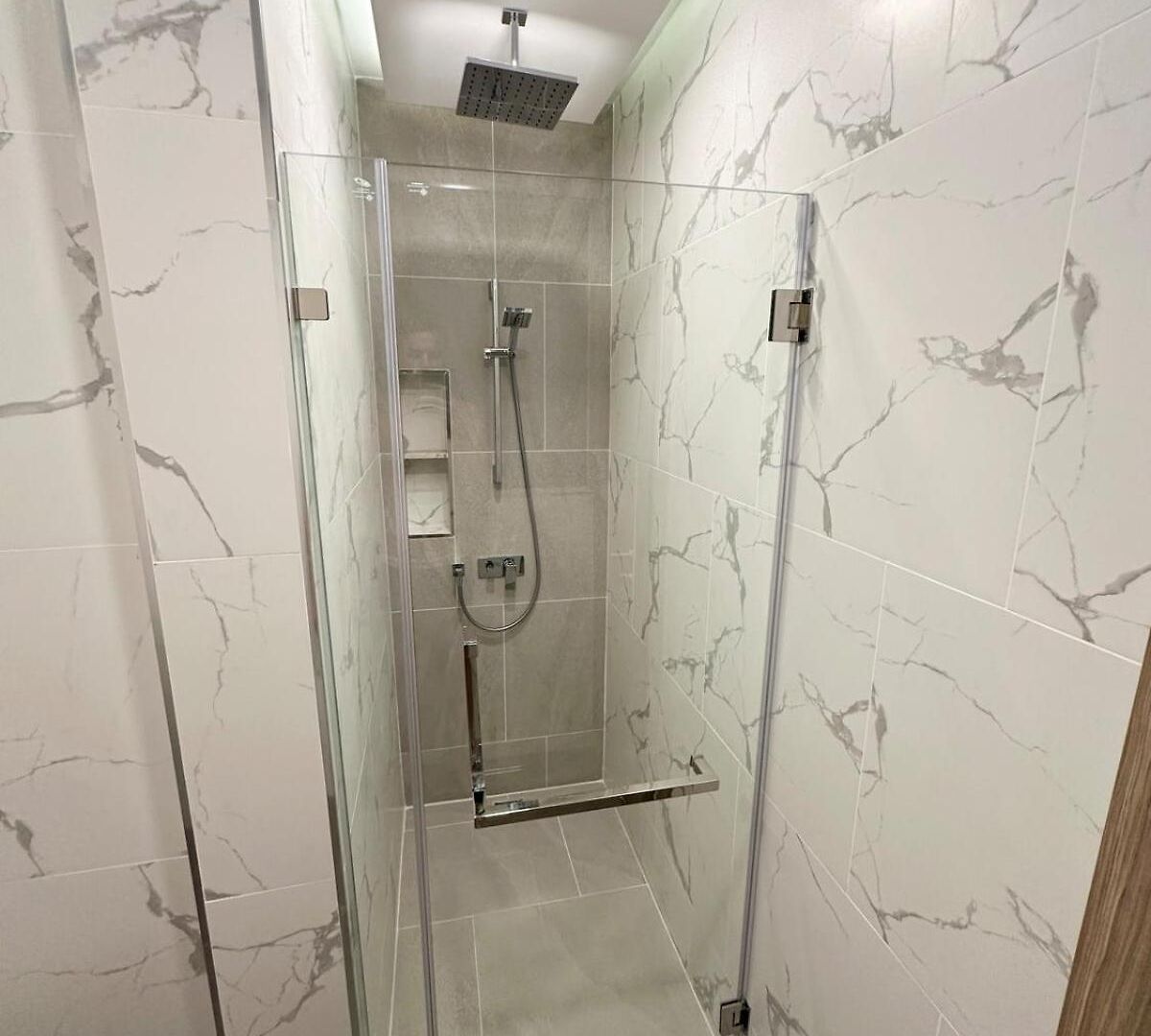 Super Luxury 3 Bedroom Private Pool With Jacuzzi, Near 711, 10 Minutes To Walking Street And - Mt8 * Pattaya