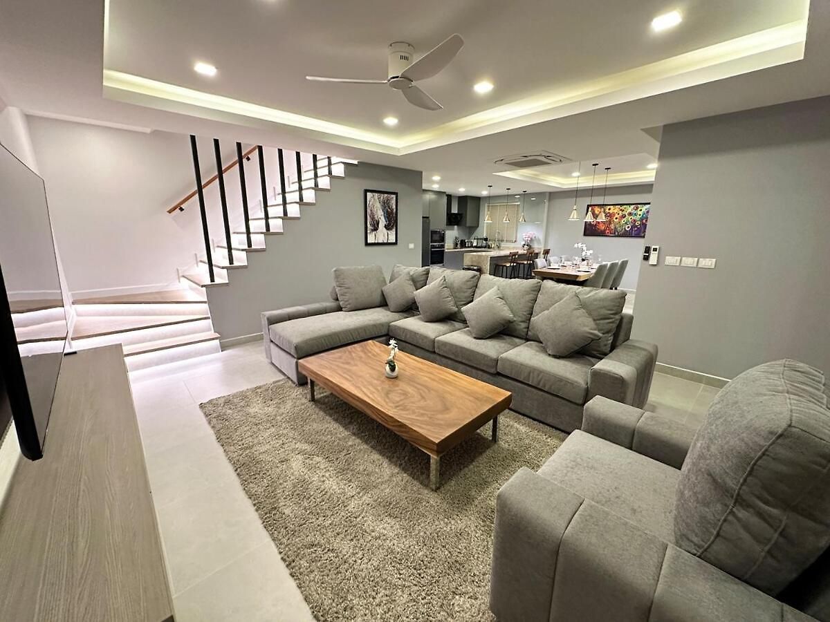 Super Luxury 3 Bedroom Private Pool With Jacuzzi, Near 711, 10 Minutes To Walking Street And - Mt8 วิลล่า Pattaya