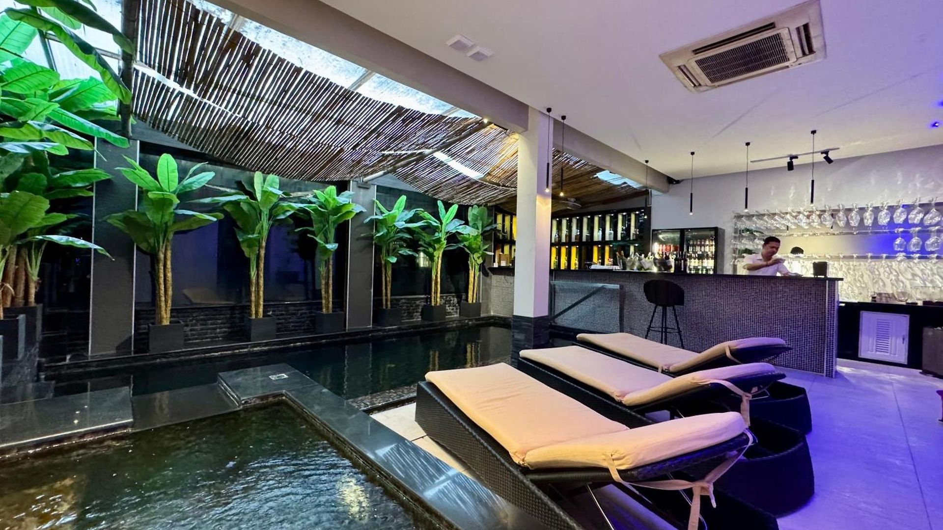 โรงแรม Poseidon Boutique 3*