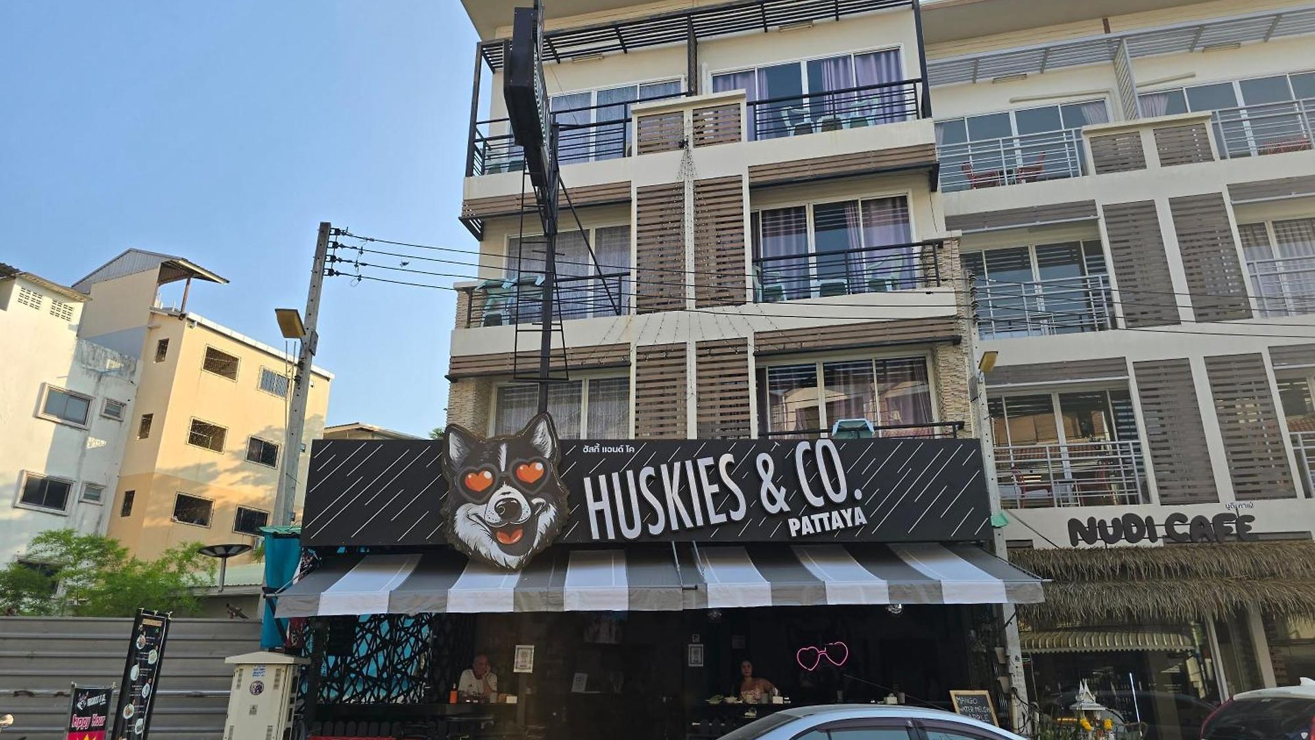 Huskies And Company 3*