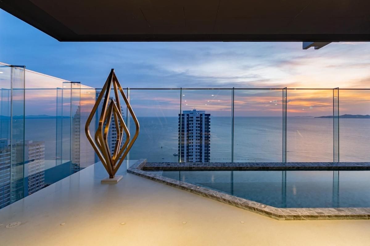 อพาร์ทเม้น New! The Panora 1br King Seaview Penthouse Pattaya