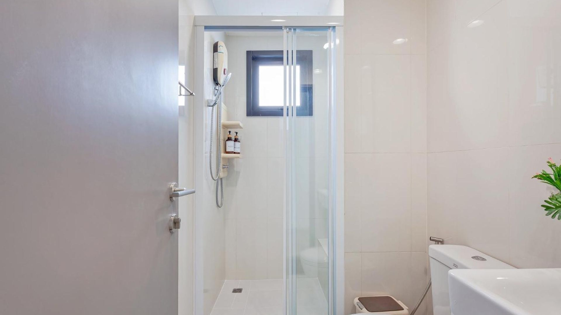 2 Bedroom Sea View, The Base * Pattaya