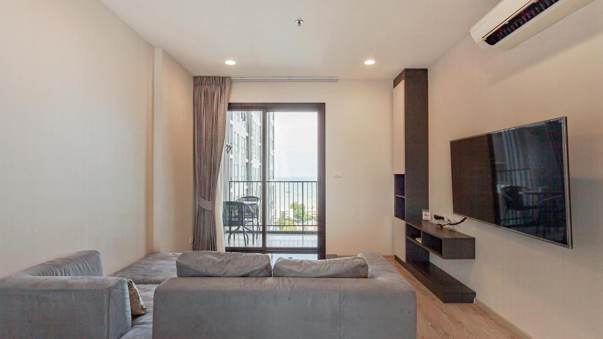 อพาร์ทเม้น 2 Bedroom Sea View, The Base Pattaya