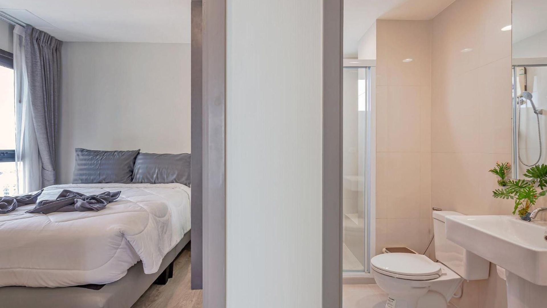 อพาร์ทเม้น 2 Bedroom Sea View, The Base