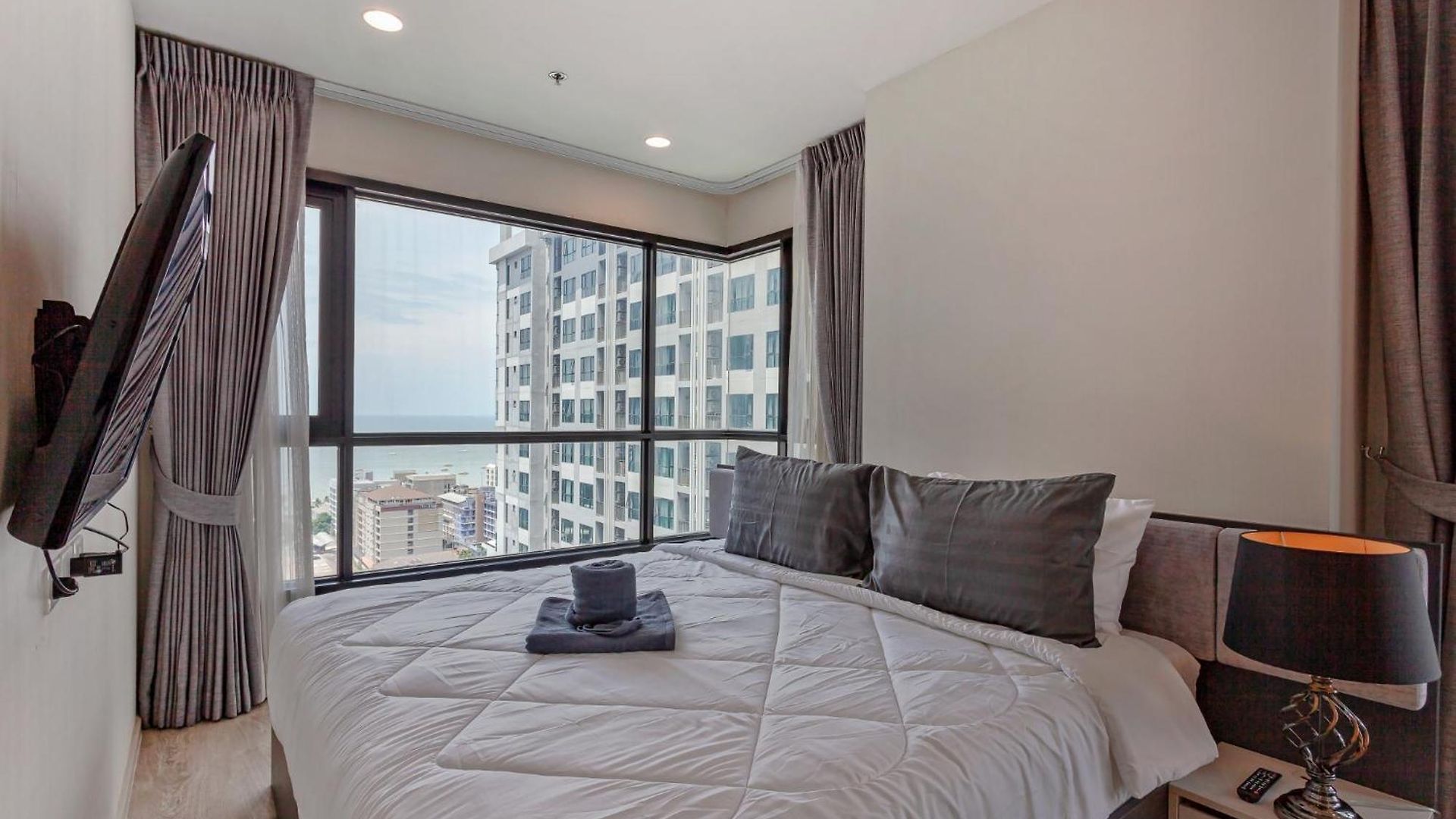 2 Bedroom Sea View, The Base อพาร์ทเม้น