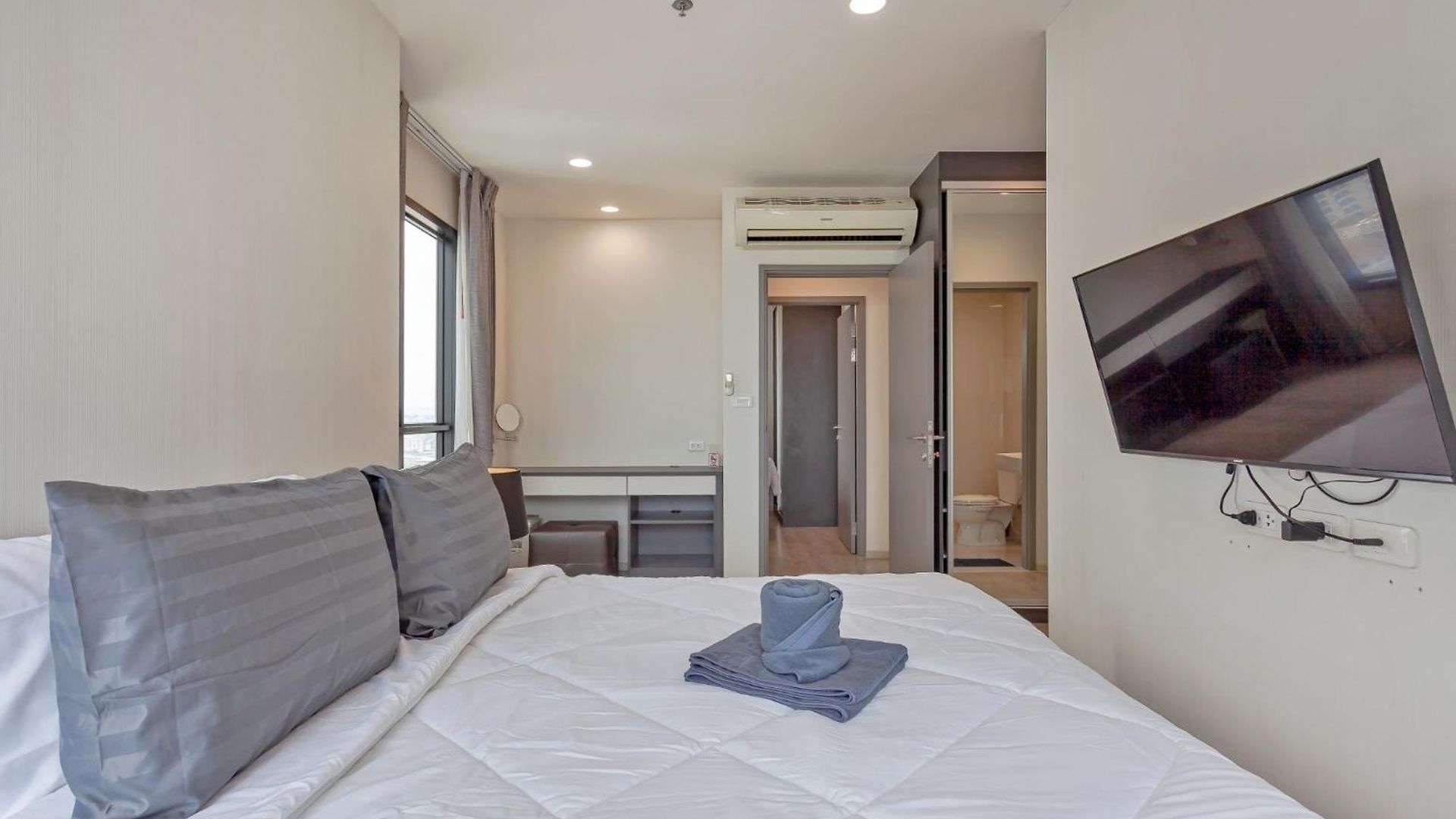 อพาร์ทเม้น 2 Bedroom Sea View, The Base *