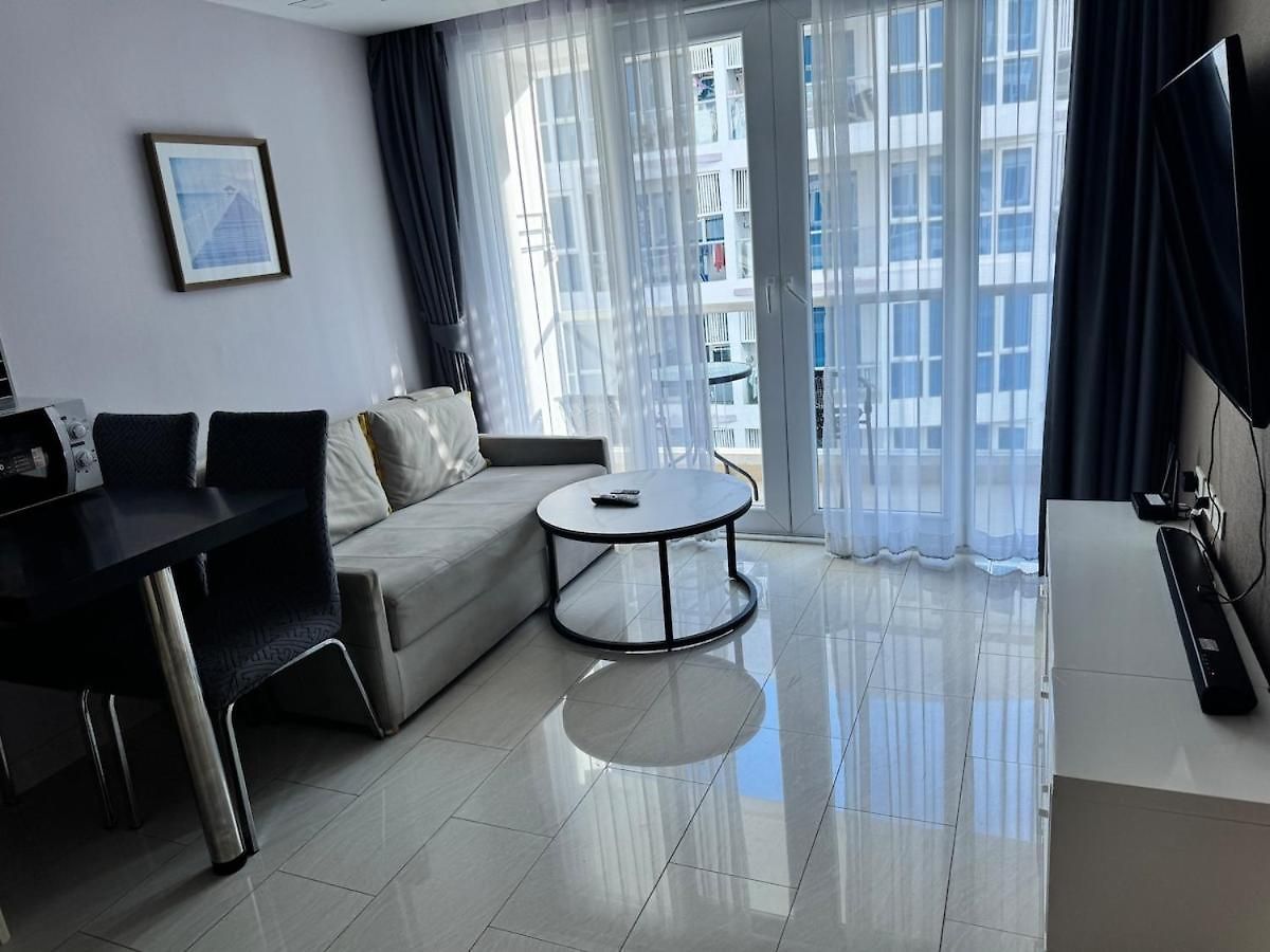 อพาร์ทเม้น Grand Avenue 1br Pool View Smart Tv Wifi 6th Floor *
