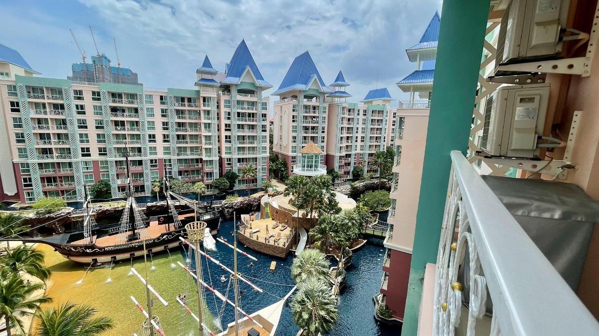 With Waterpark อพาร์ทเม้น Pattaya