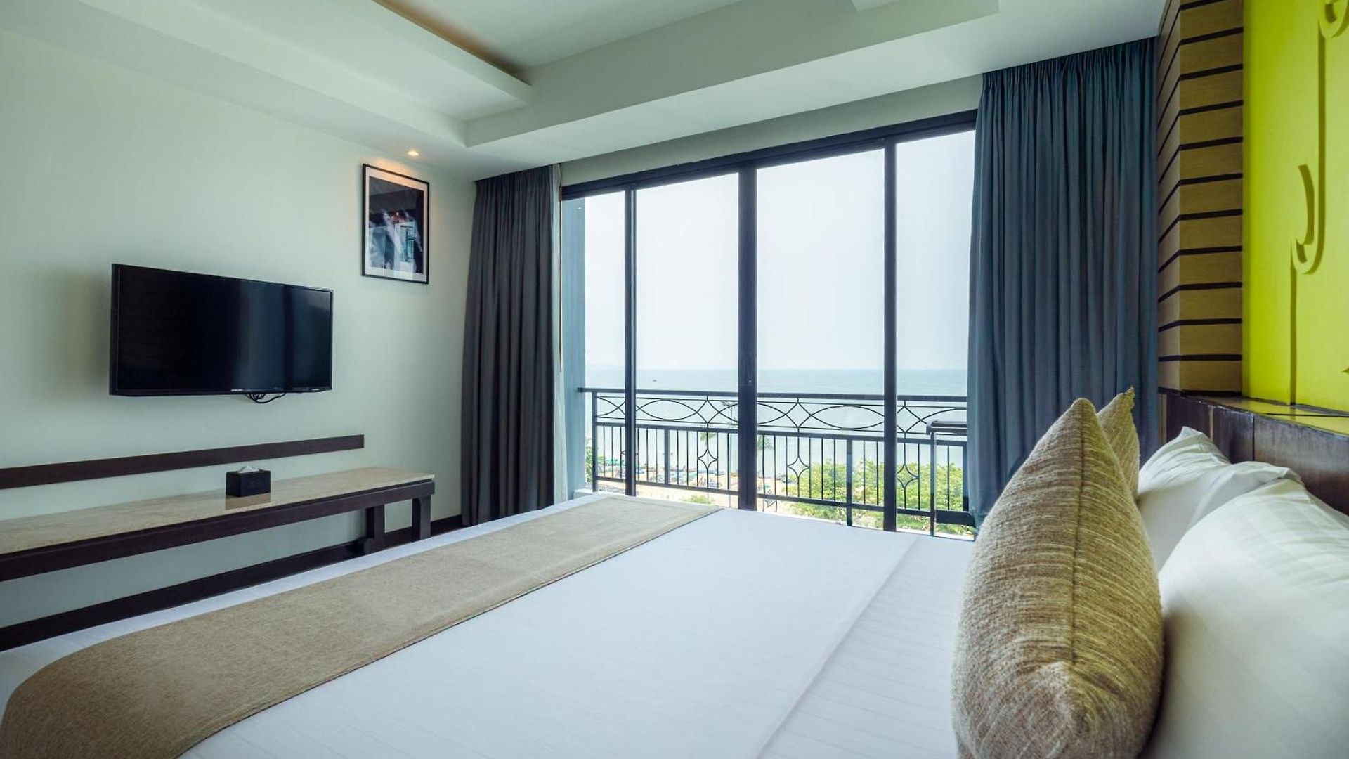 โรงแรม Bay Jomtien 5*
