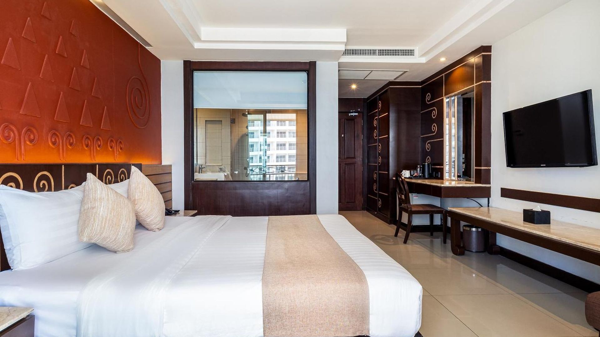 โรงแรม Bay Jomtien 5*