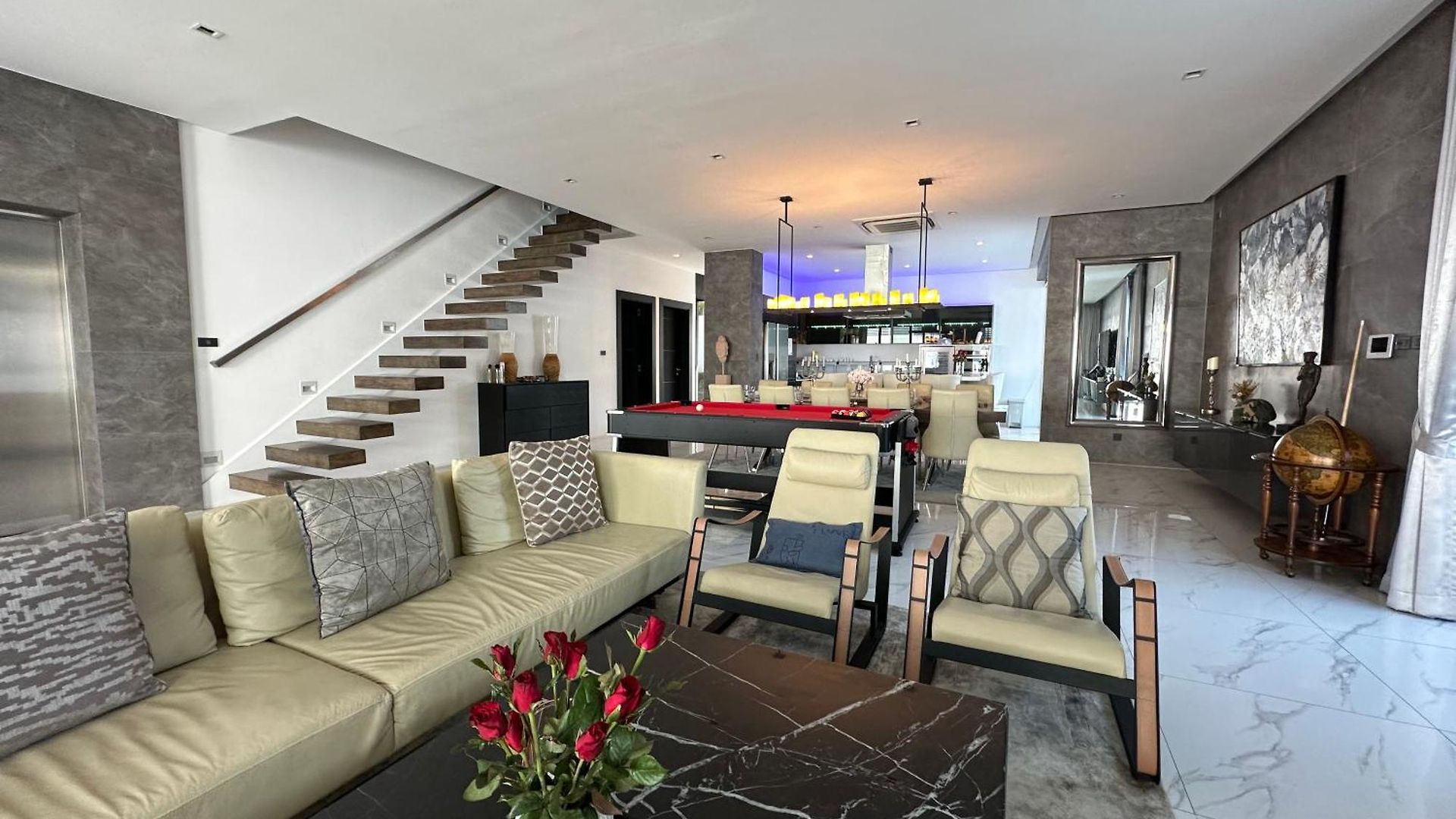 Near & Walk Street Luxury Villa Pattaya