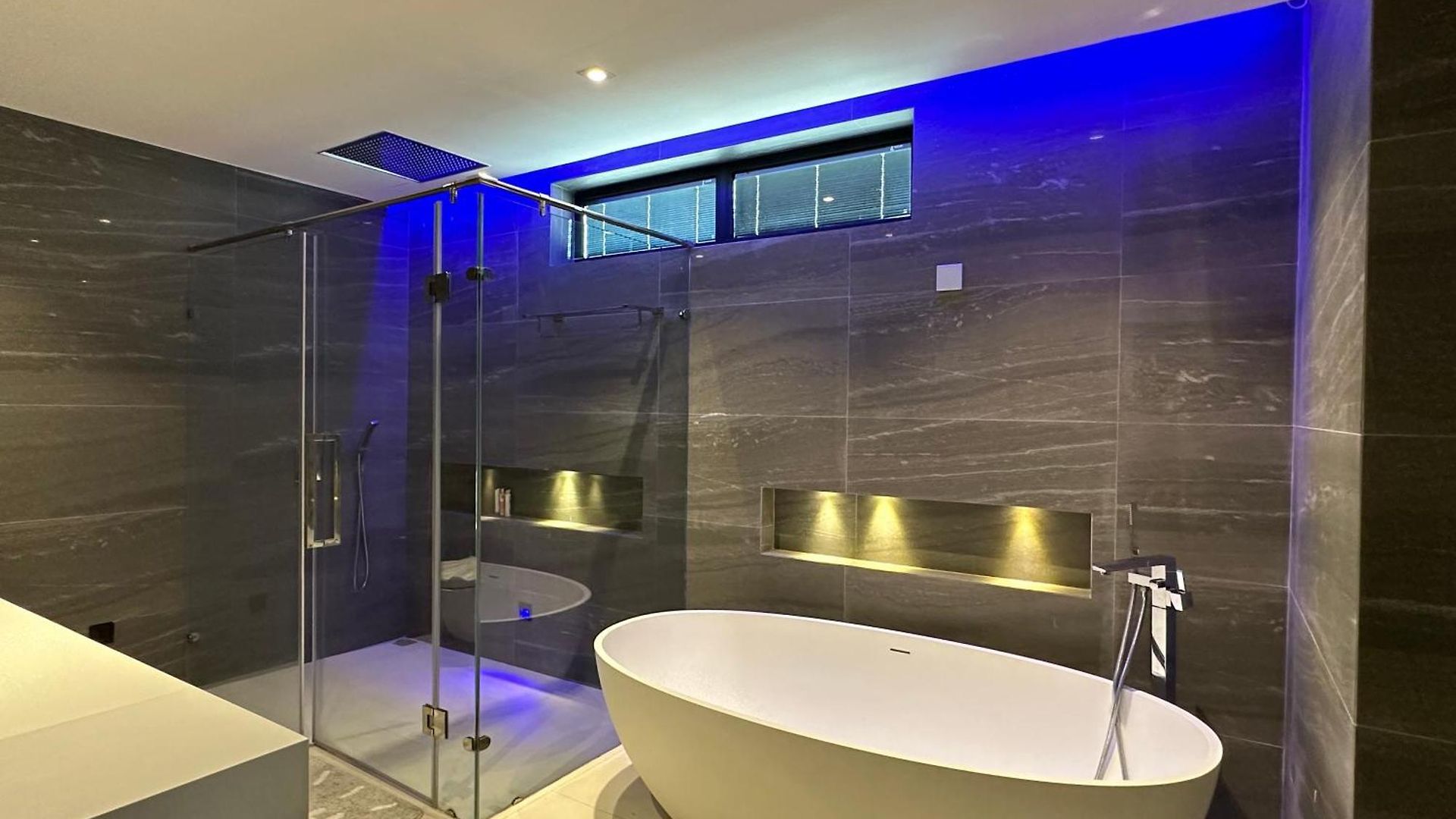 Villa Near & Walk Street Luxury