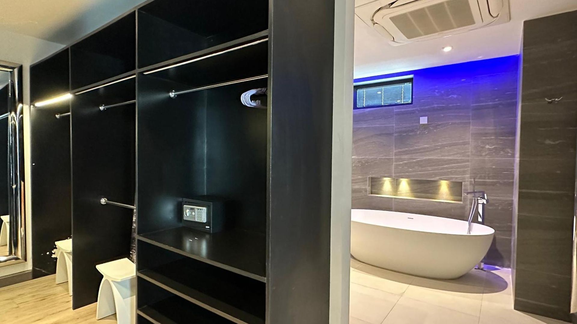 Near & Walk Street Luxury Villa