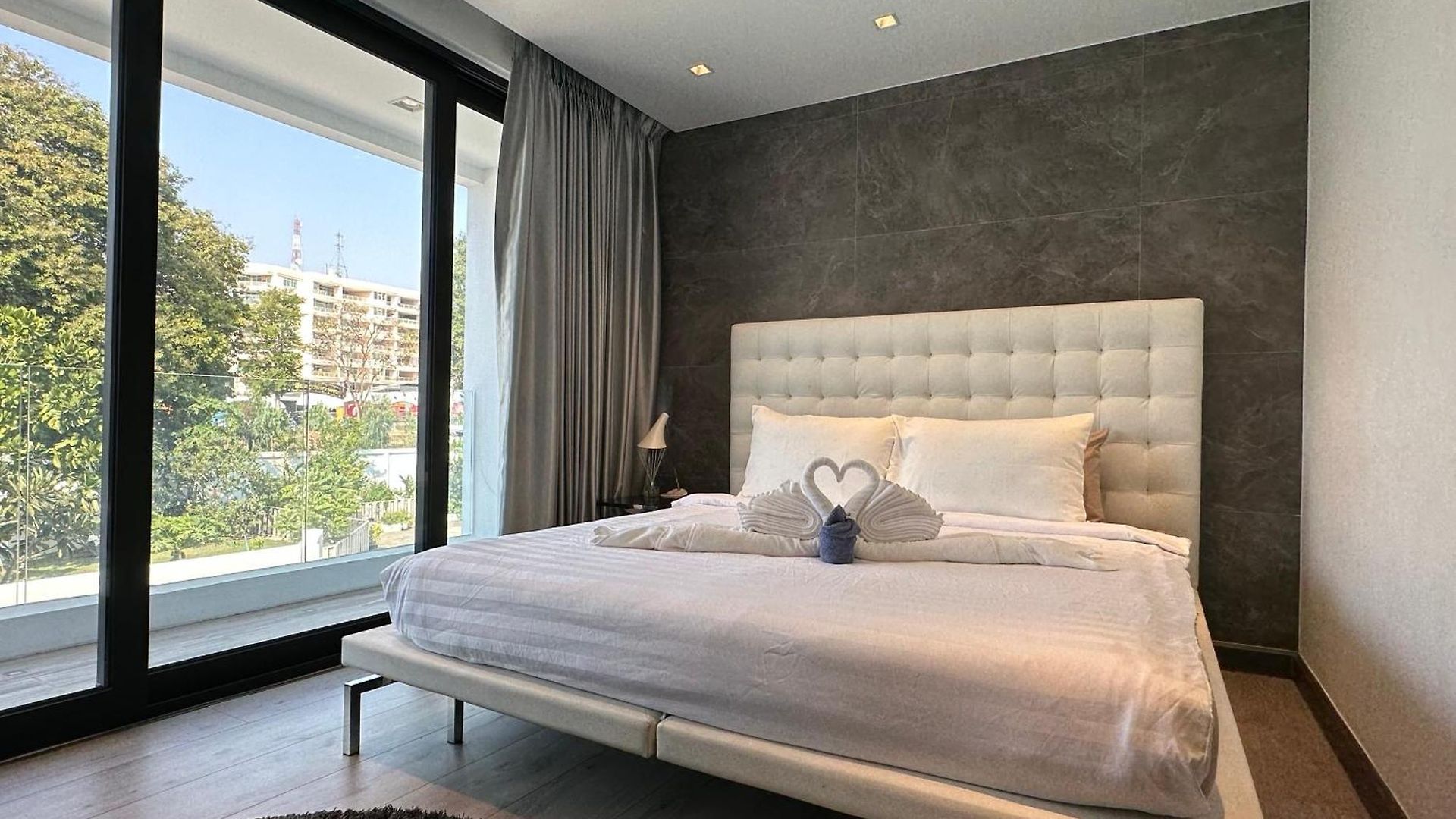 Near & Walk Street Luxury * Pattaya