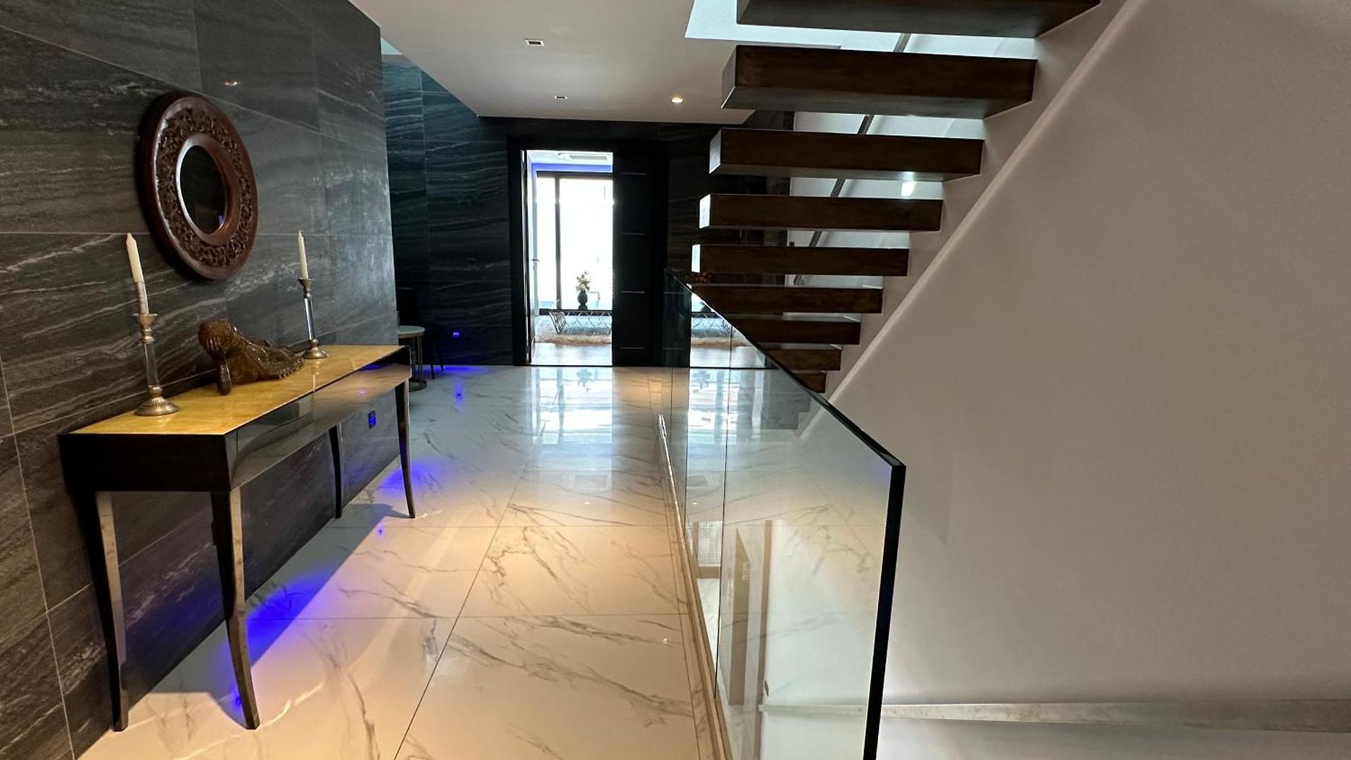 Near & Walk Street Luxury Villa