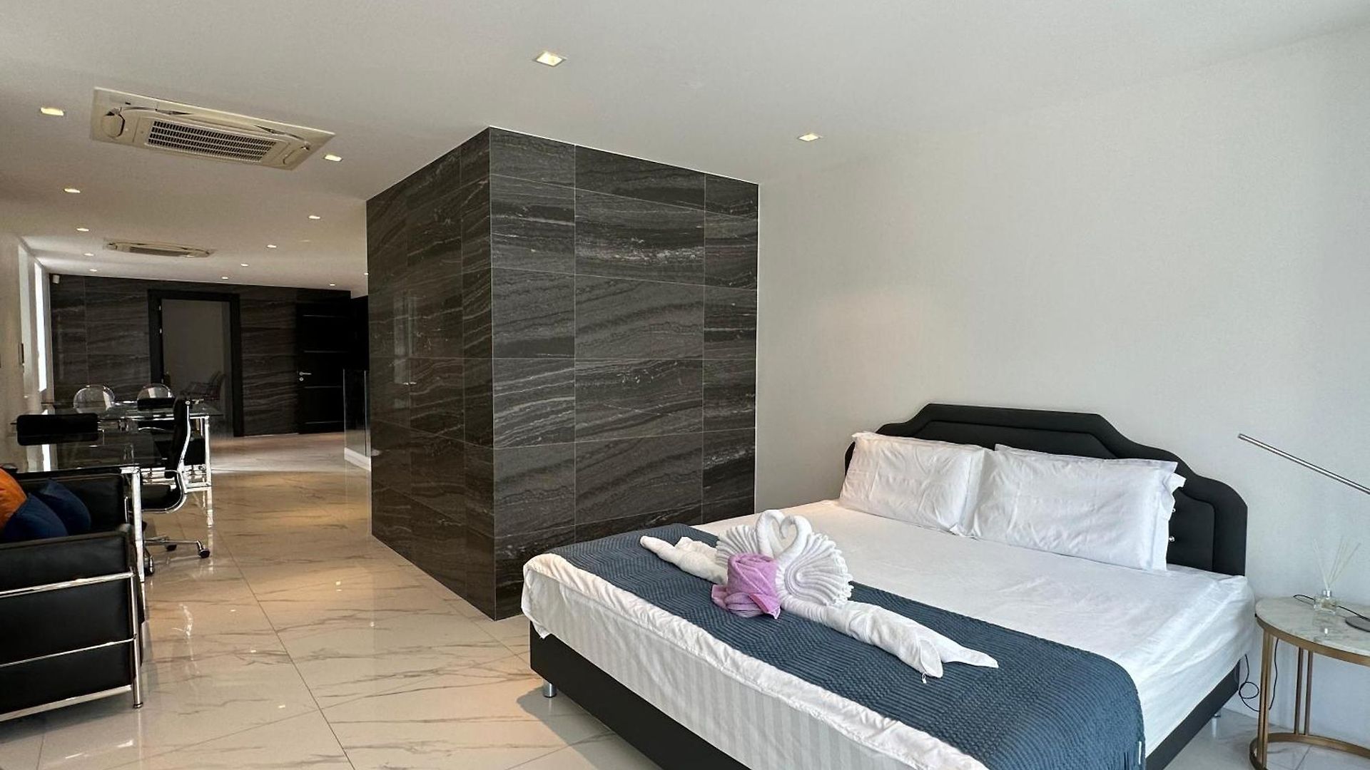 Near & Walk Street Luxury Pattaya
