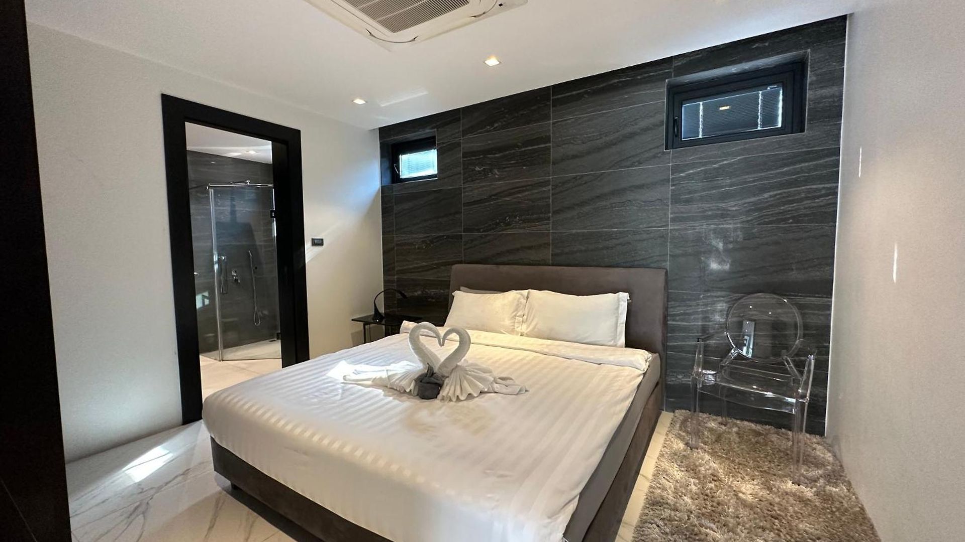 Villa Near & Walk Street Luxury