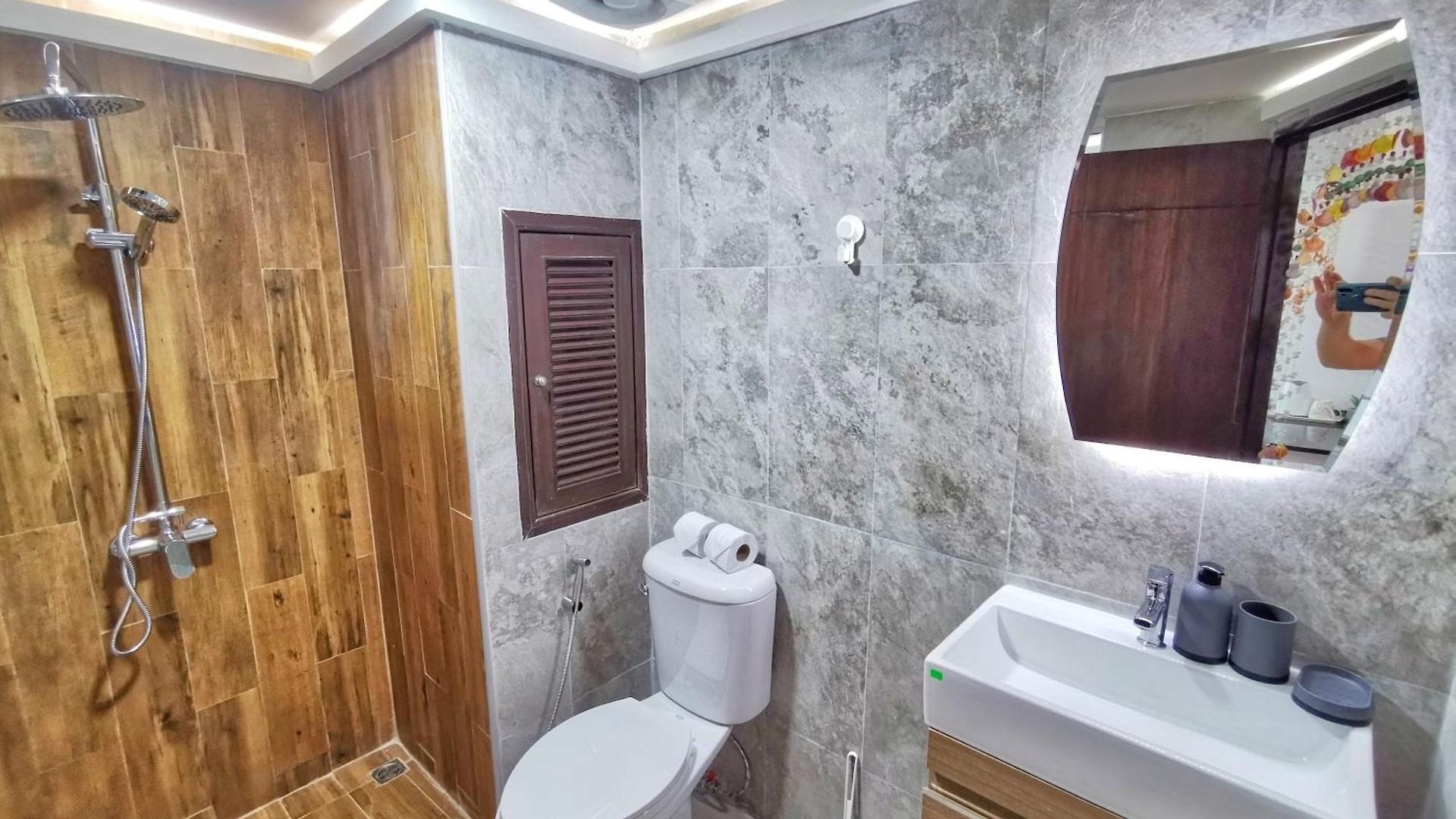อพาร์ทเม้น Hagone Condotel - Pool, Near & Steps To Weekend Market Pattaya