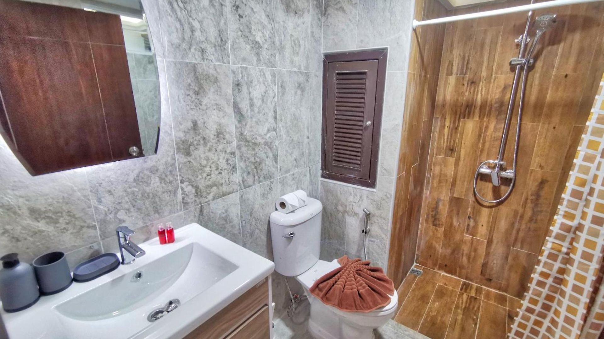 Hagone Condotel - Pool, Near & Steps To Weekend Market *