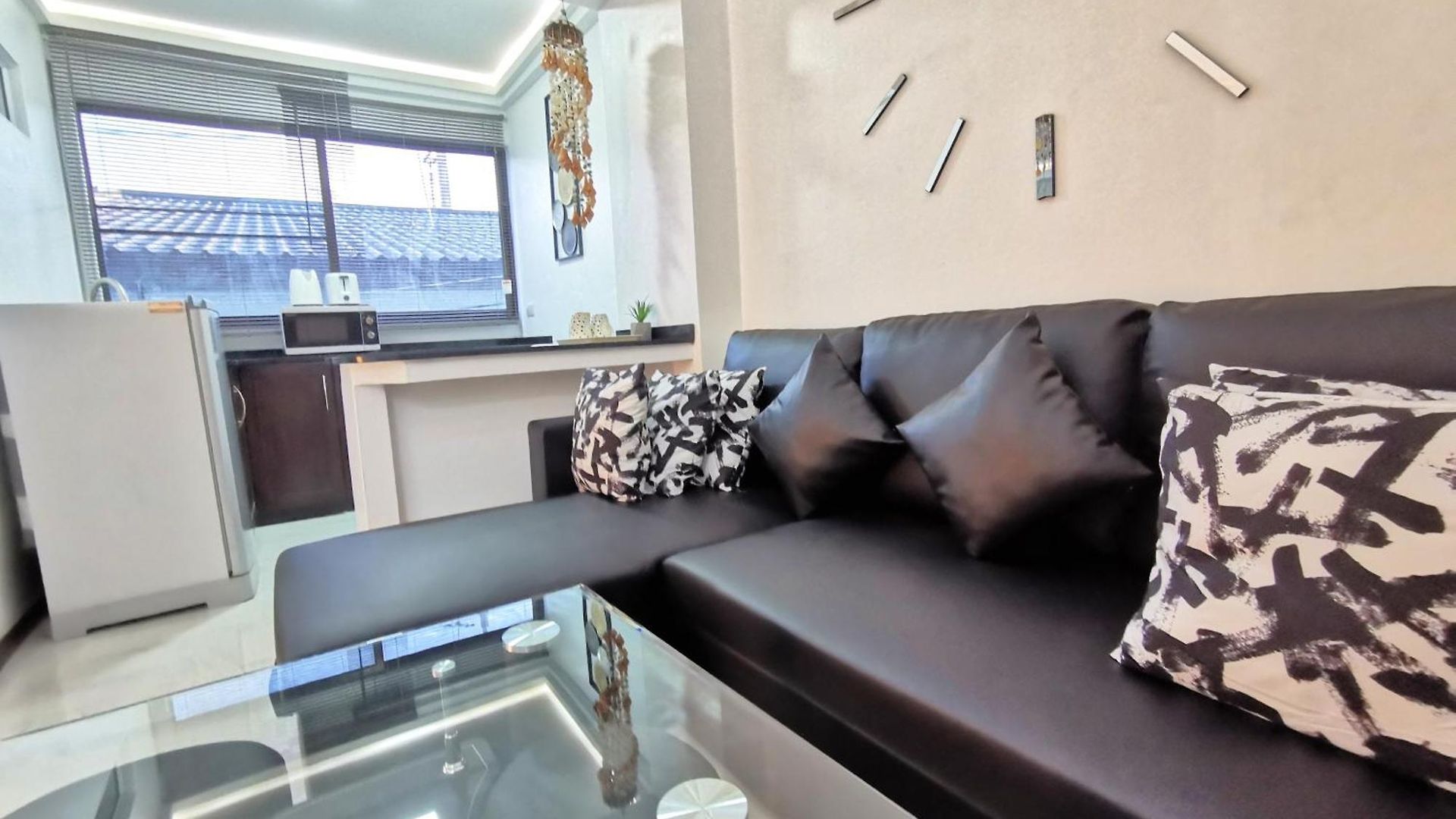 Hagone Condotel - Pool, Near & Steps To Weekend Market Pattaya