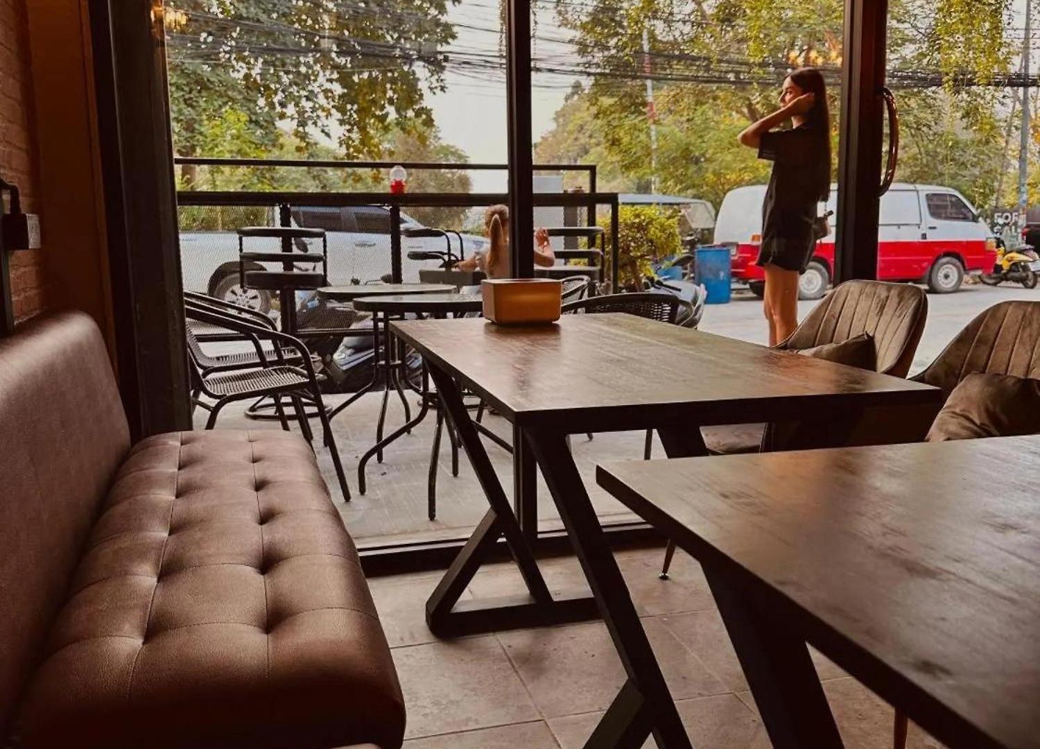 Friends Station & Cafe