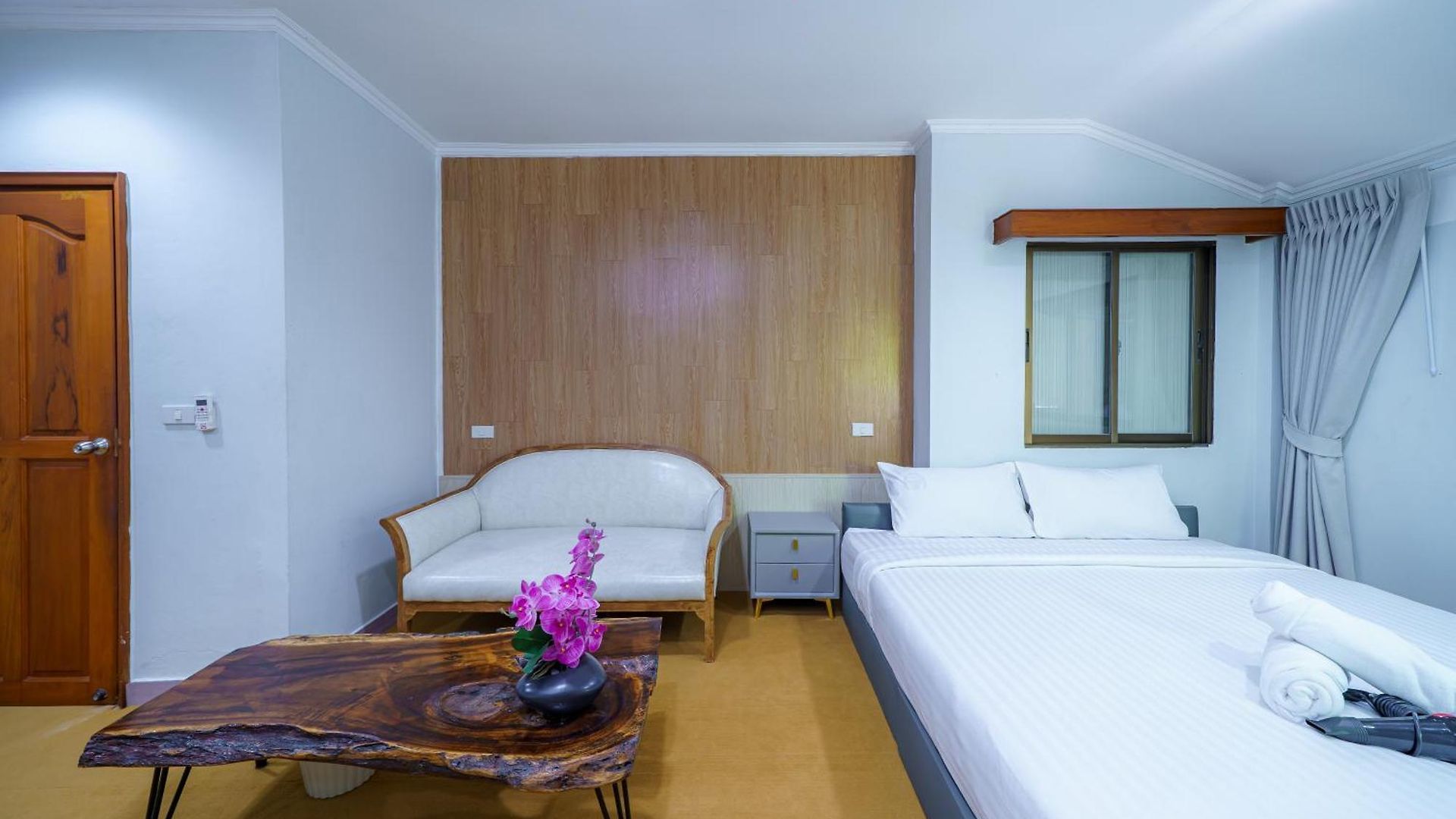 Cozy Gray Garden Pattaya