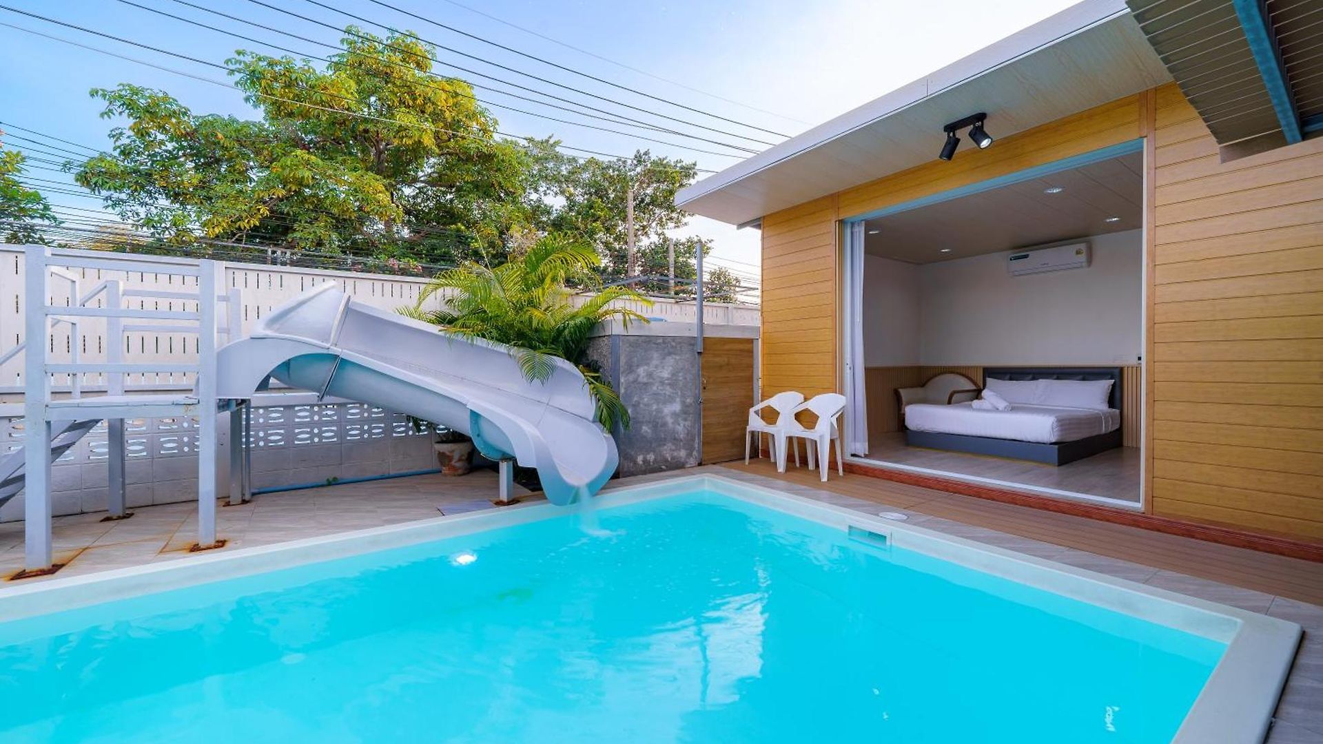 Cozy Gray Garden * Pattaya