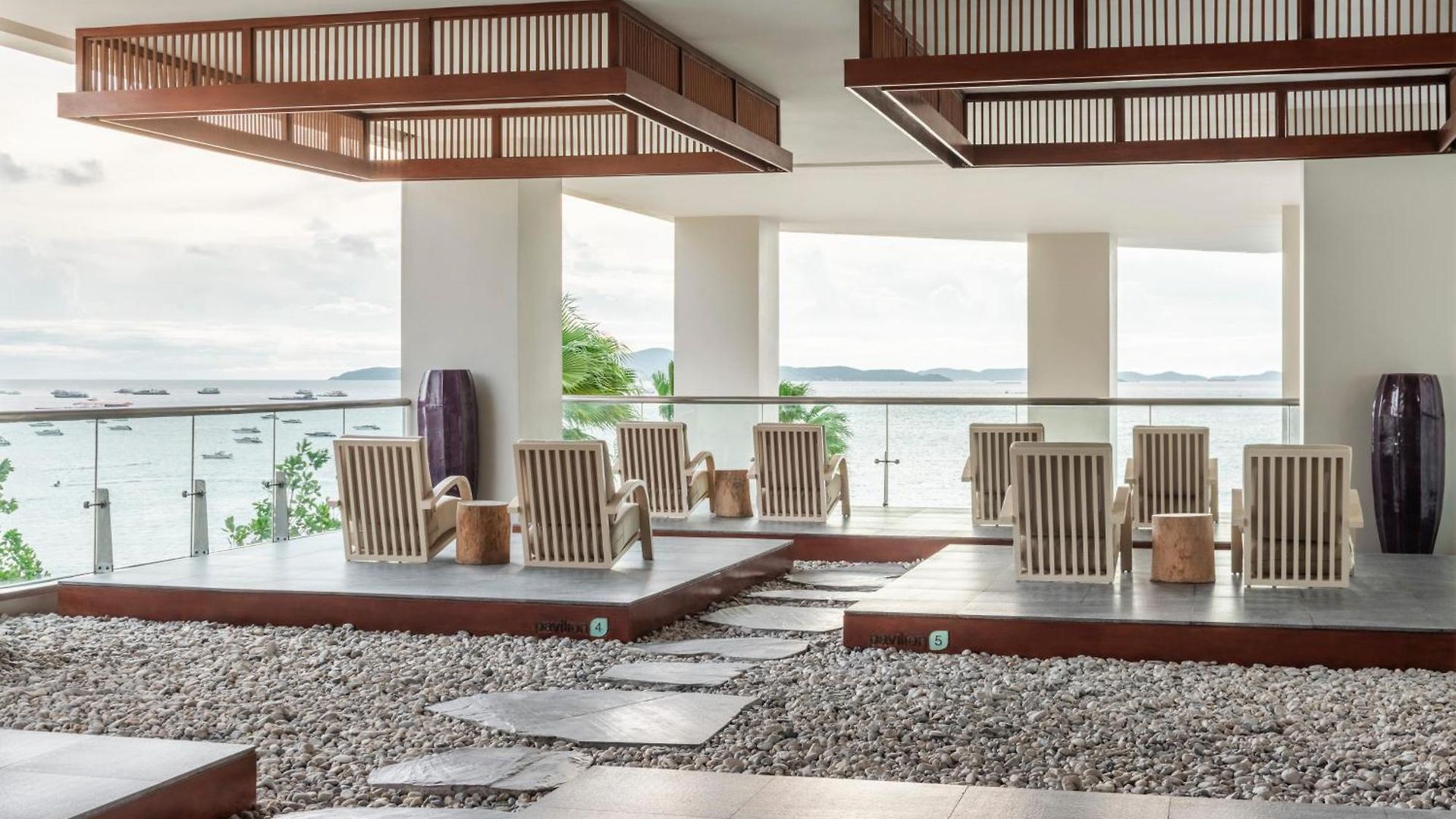 โรงแรมฮอลิเดย์อินน์ พัทยา โรงแรม 5*