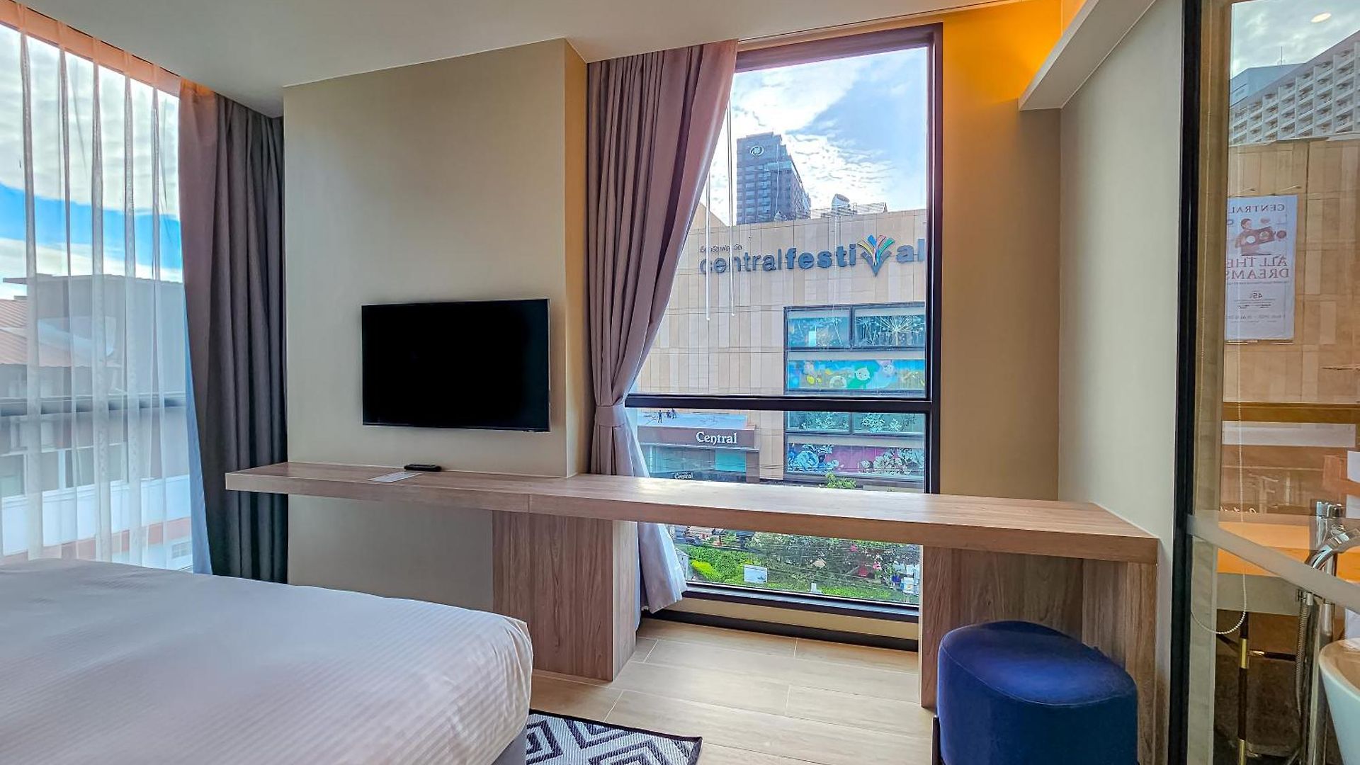 โรงแรม Somerset 5*