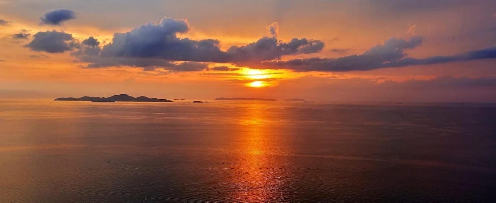 อพาร์ทเม้น Panoramic Seaview Wongamatt Pattaya